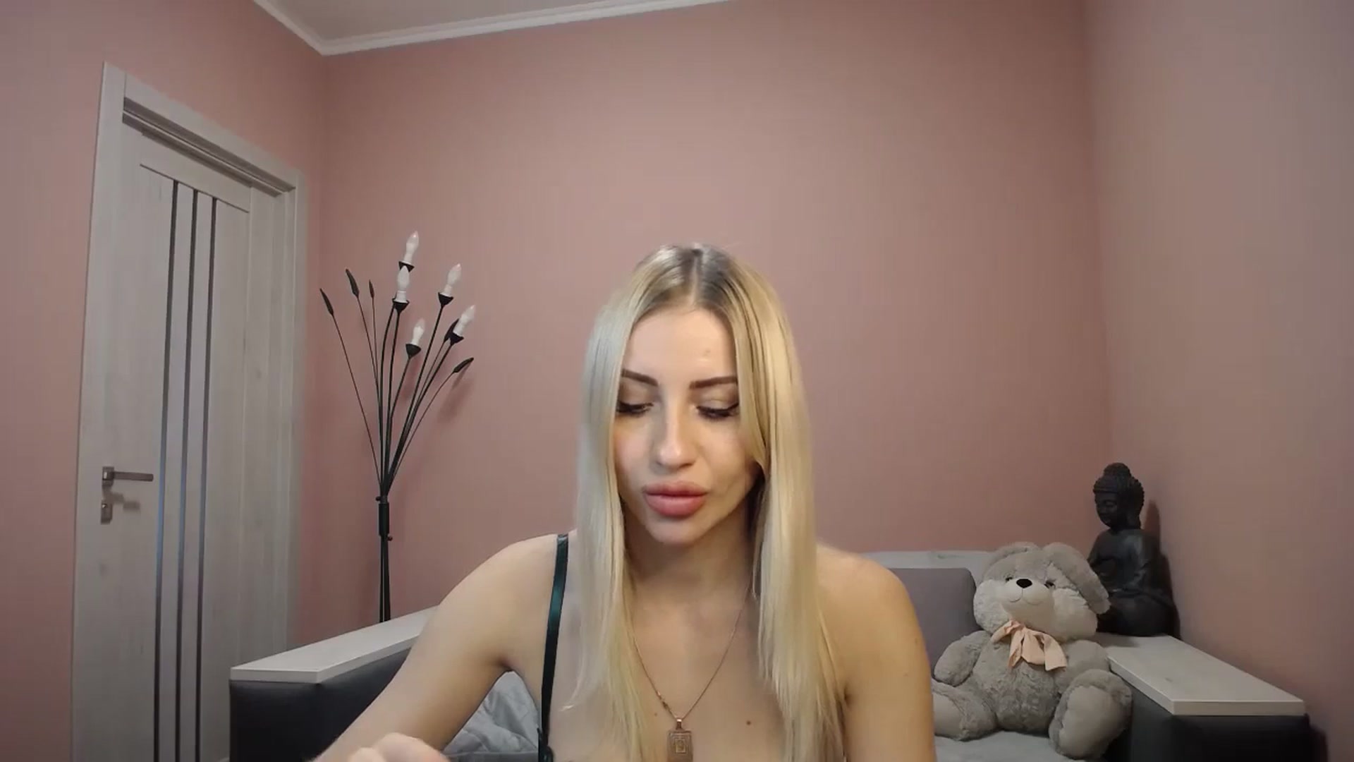 Gallery image thumbnail from KimKalash's myfreecams stream on, 12/18/2023, 11:02 image 2 of 20