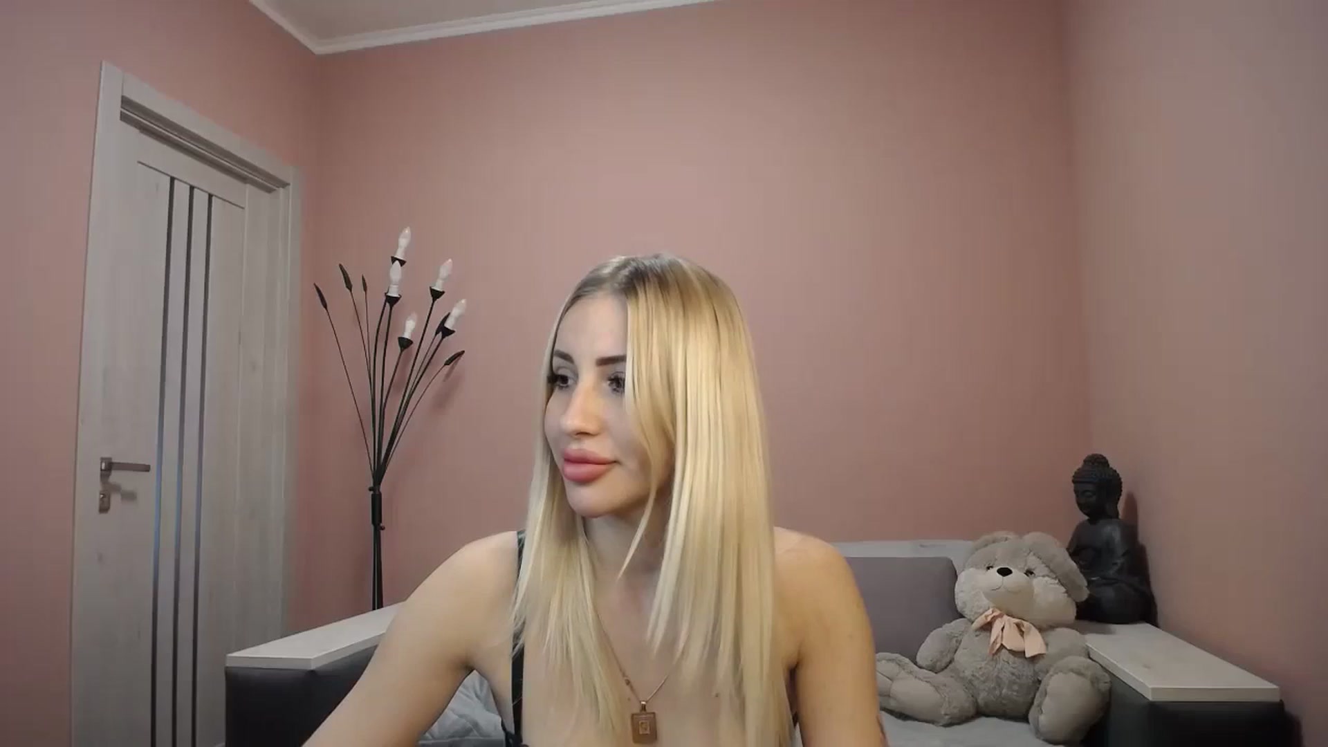 Gallery image thumbnail from KimKalash's myfreecams stream on, 12/18/2023, 11:02 image 6 of 20