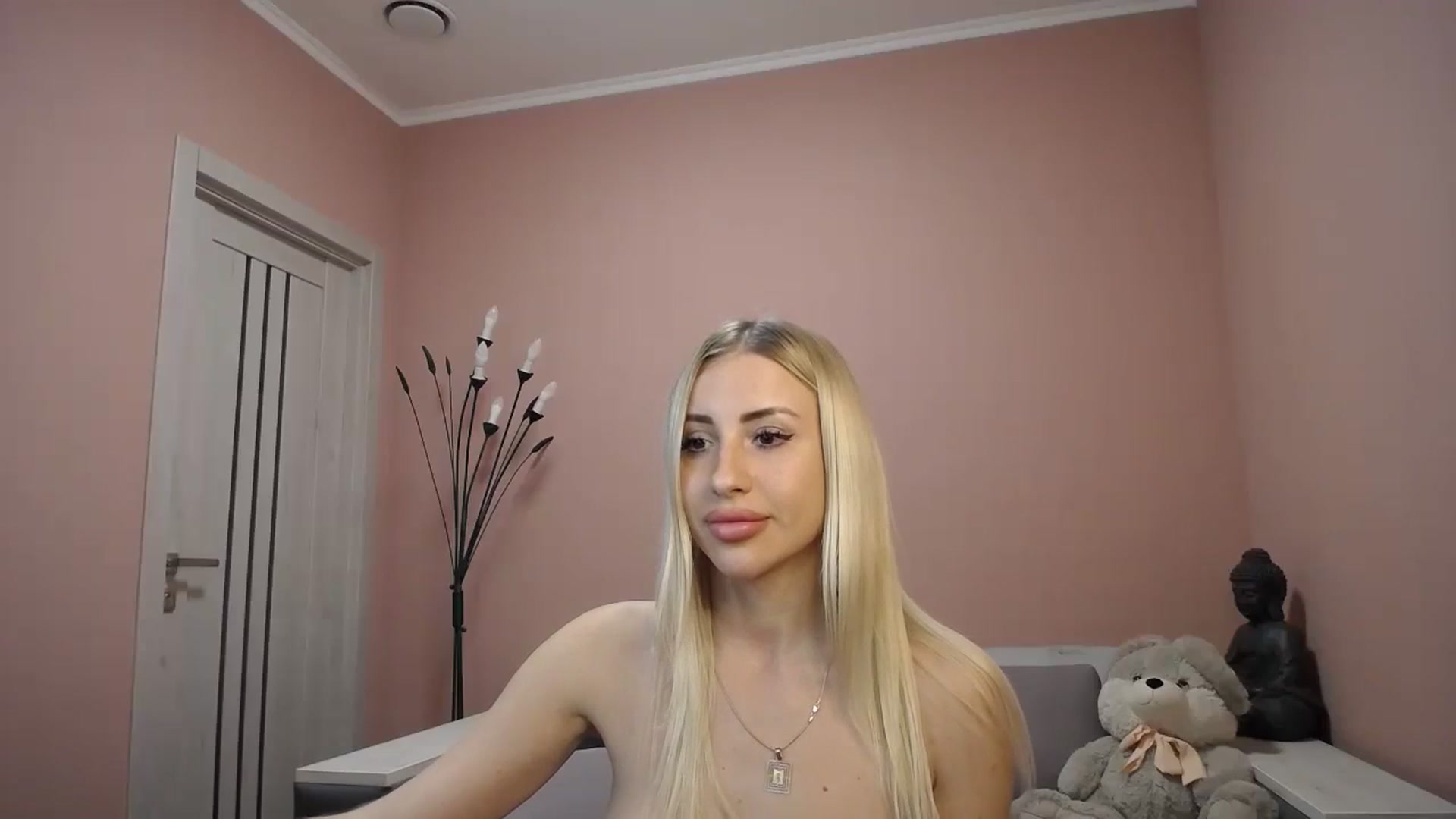 Gallery image thumbnail from KimKalash's myfreecams stream on, 12/18/2023, 14:09 image 4 of 20