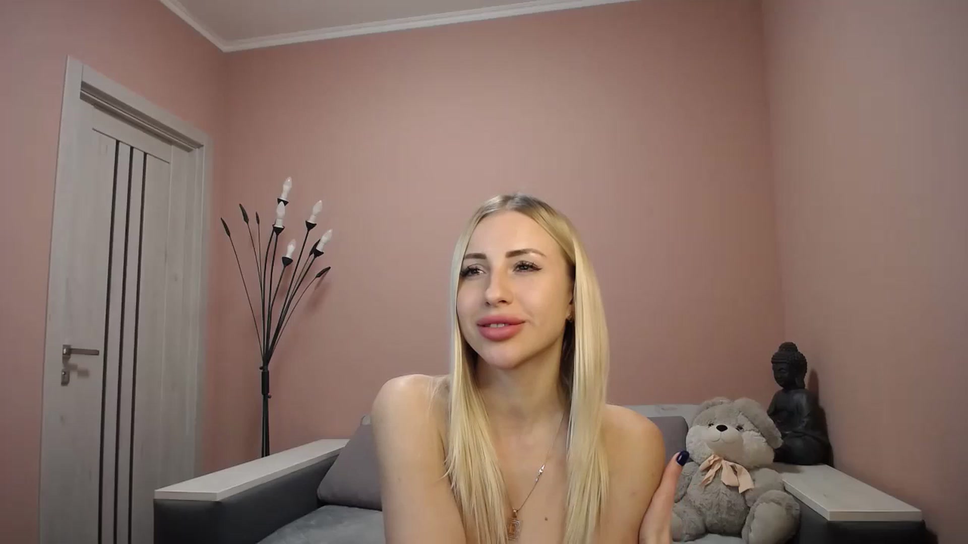 Gallery image thumbnail from KimKalash's myfreecams stream on, 12/18/2023, 14:32 image 1 of 20