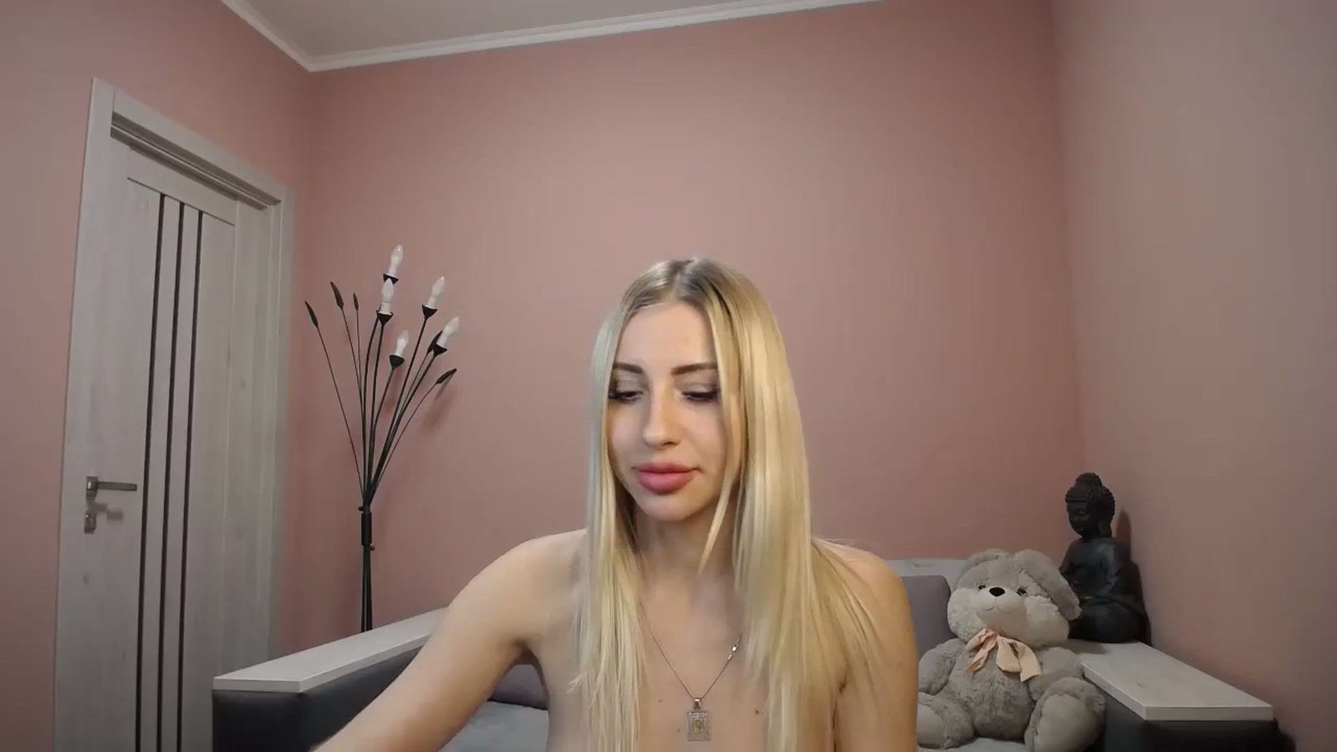 Gallery image thumbnail from KimKalash's myfreecams stream on, 12/18/2023, 14:32 image 3 of 20