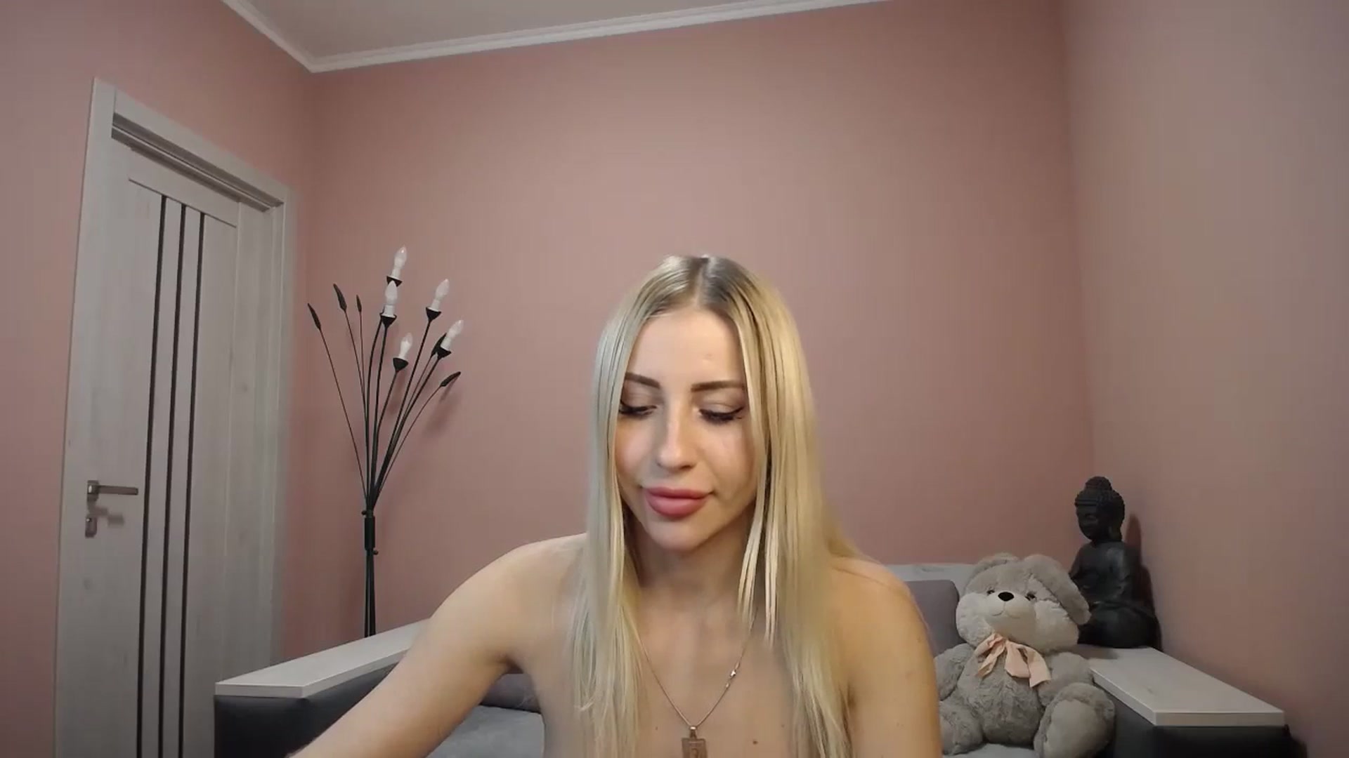Gallery image thumbnail from KimKalash's myfreecams stream on, 12/18/2023, 14:32 image 2 of 20