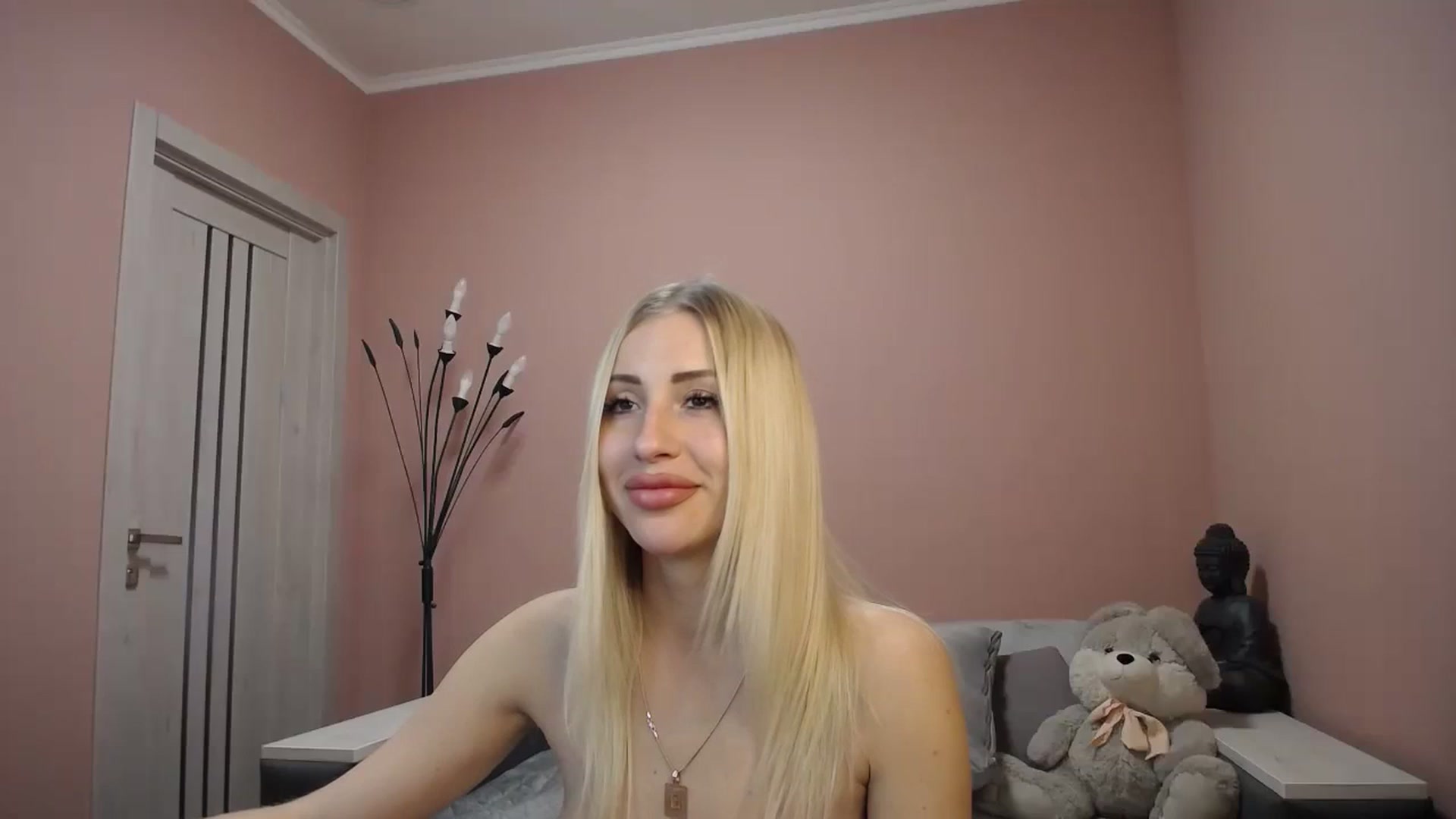 Gallery image thumbnail from KimKalash's myfreecams stream on, 12/19/2023, 10:54 image 1 of 20
