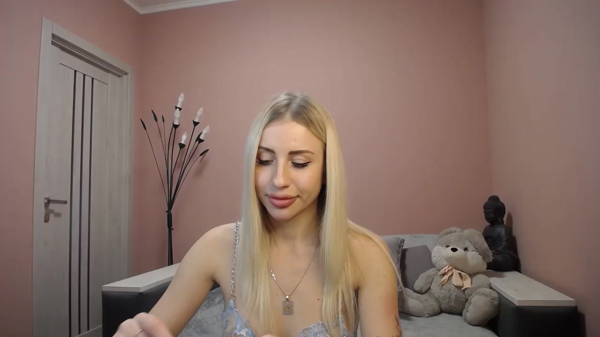 Gallery image thumbnail from KimKalash's myfreecams stream on, 12/19/2023, 10:54 image 20 of 20