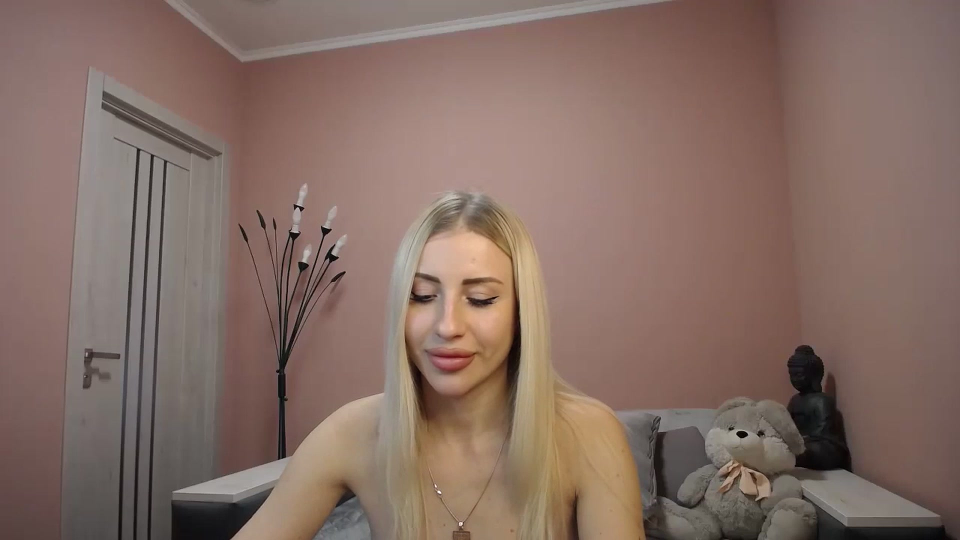 Gallery image thumbnail from KimKalash's myfreecams stream on, 12/19/2023, 10:54 image 2 of 20