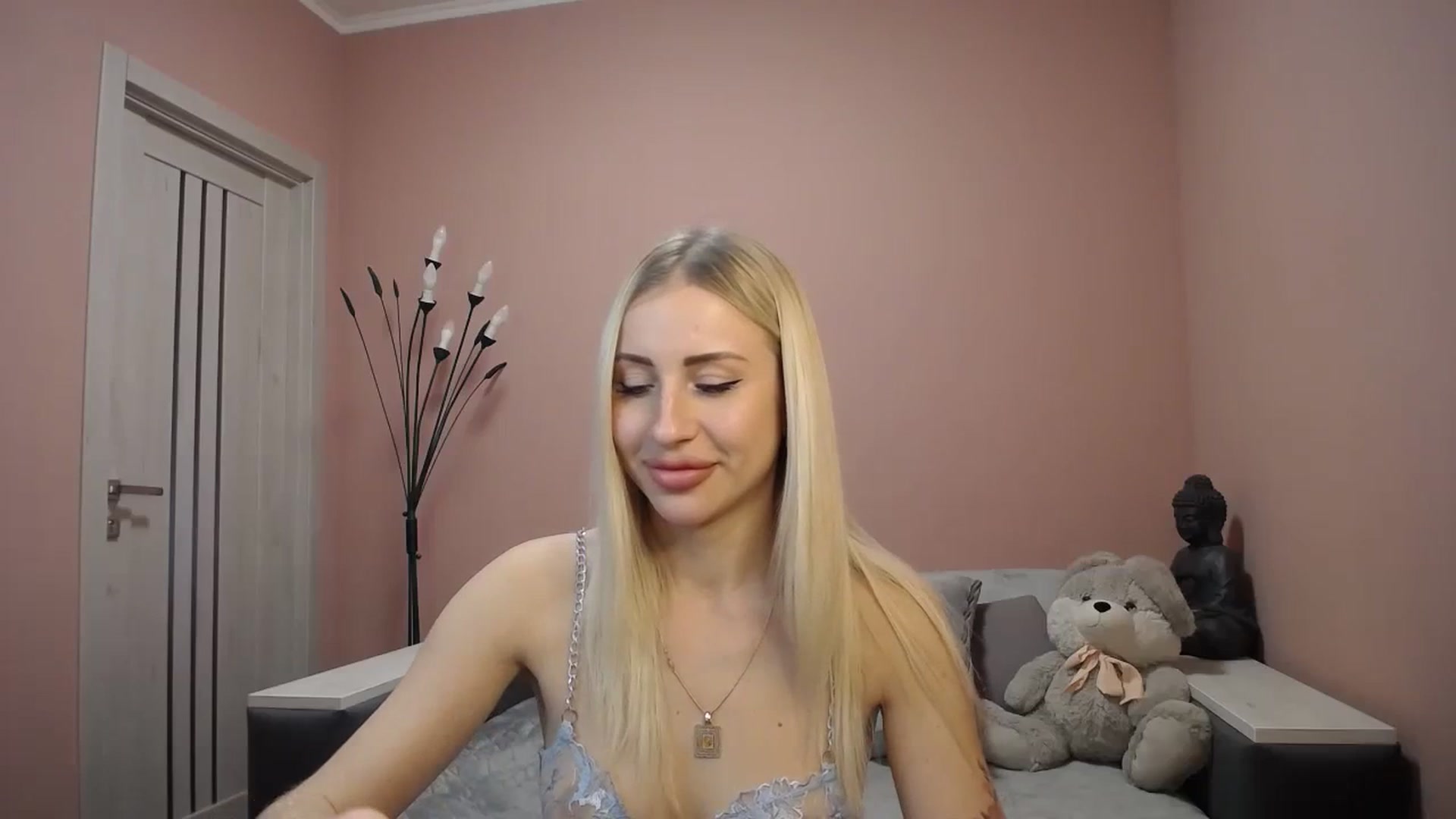 Gallery image thumbnail from KimKalash's myfreecams stream on, 12/19/2023, 10:54 image 16 of 20