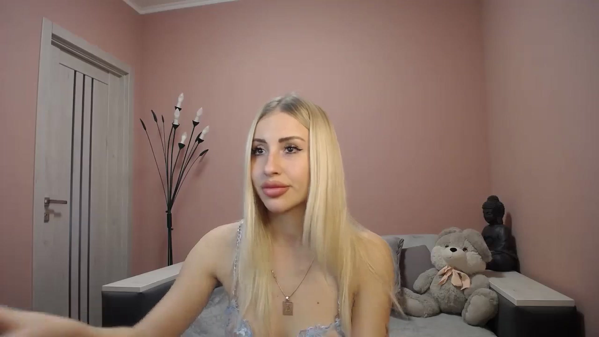 Gallery image thumbnail from KimKalash's myfreecams stream on, 12/19/2023, 10:54 image 6 of 20