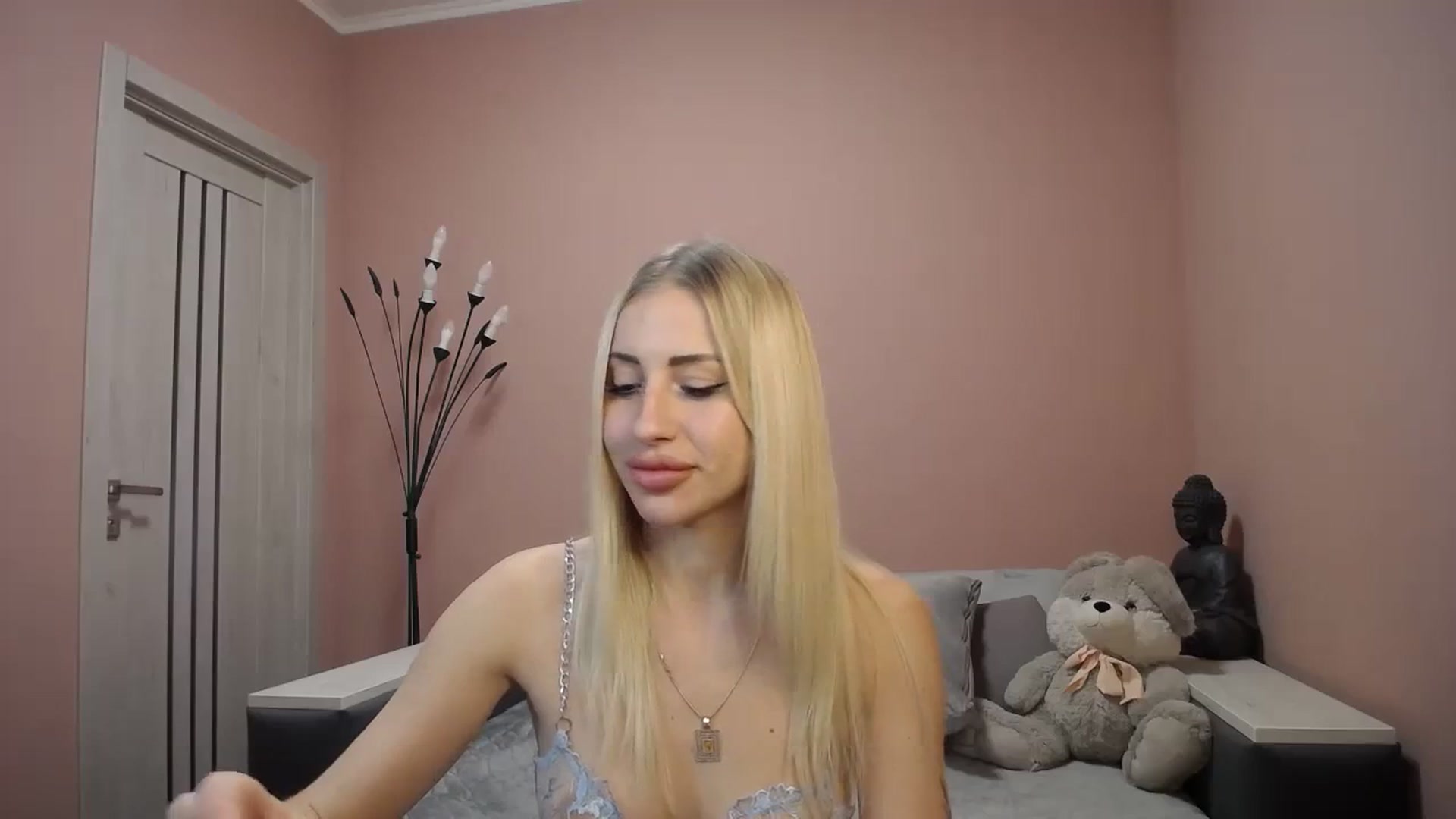 Gallery image thumbnail from KimKalash's myfreecams stream on, 12/19/2023, 10:54 image 18 of 20