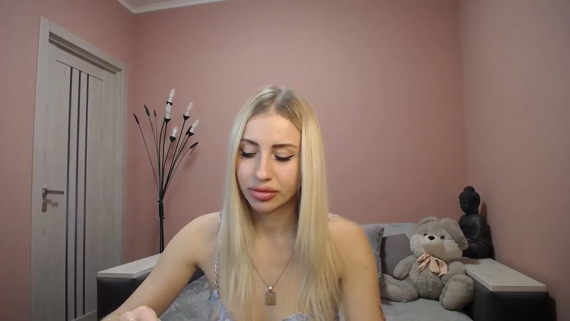 Gallery image thumbnail from KimKalash's myfreecams stream on, 12/19/2023, 10:54 image 11 of 20