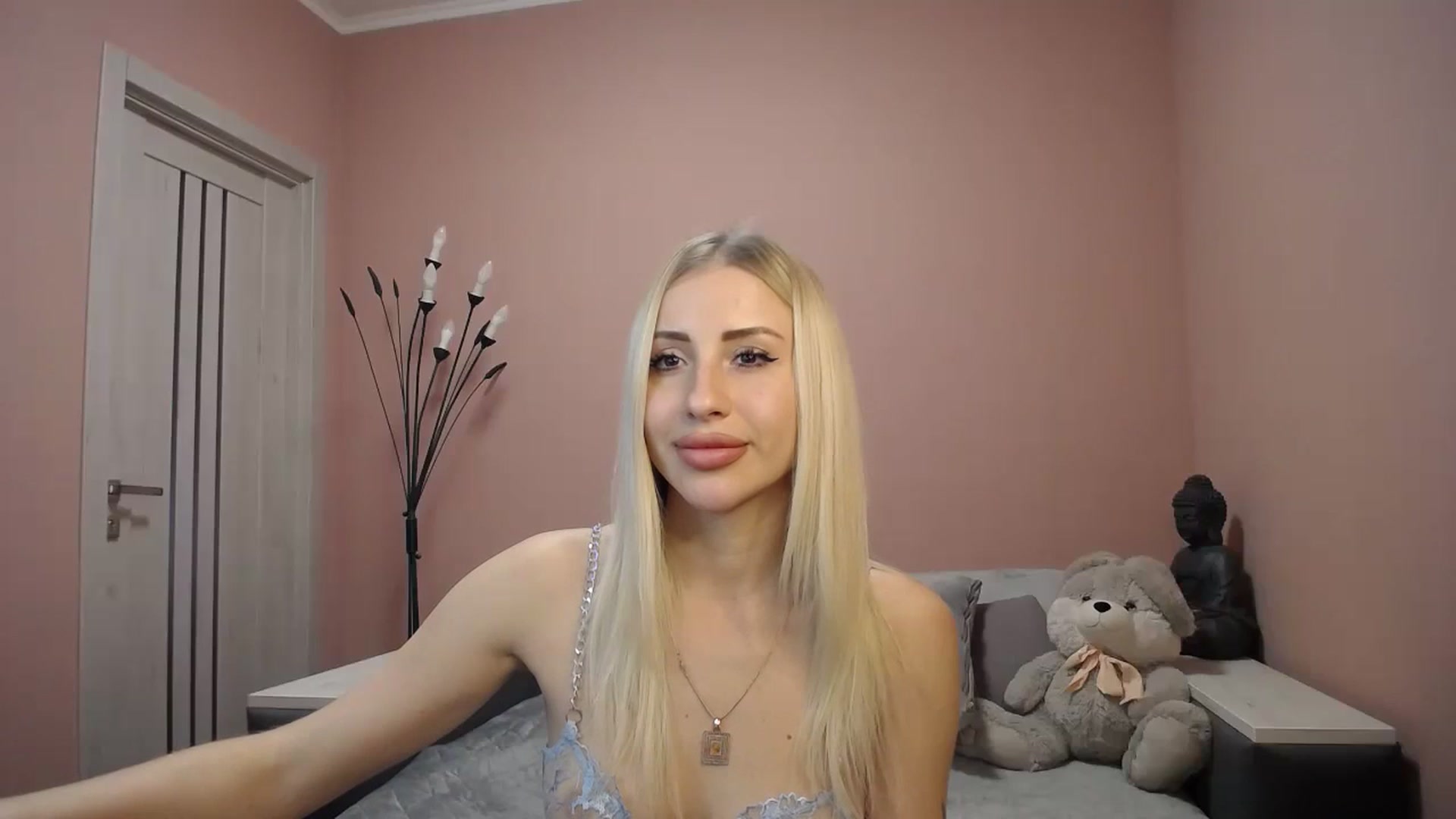 Gallery image thumbnail from KimKalash's myfreecams stream on, 12/19/2023, 10:54 image 12 of 20