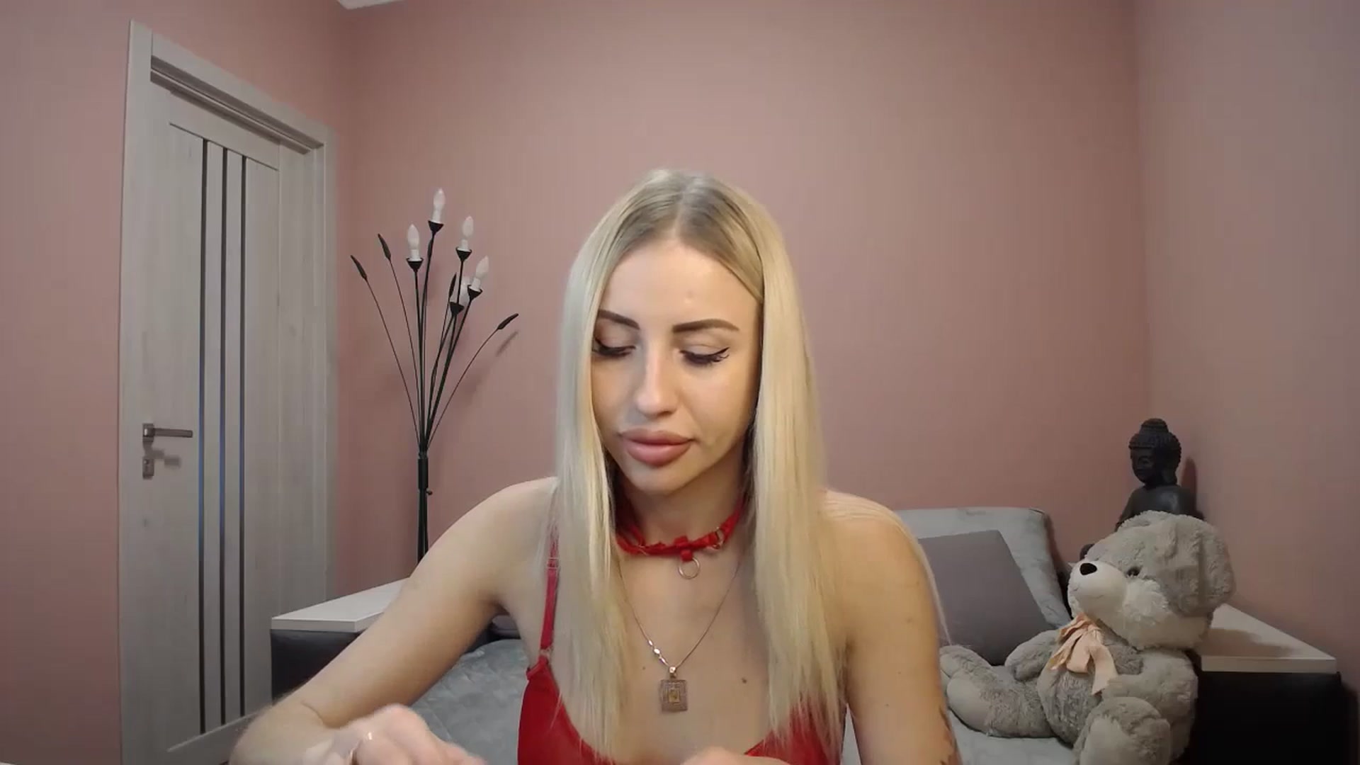 Gallery image thumbnail from KimKalash's myfreecams stream on, 12/20/2023, 09:30 image 6 of 20