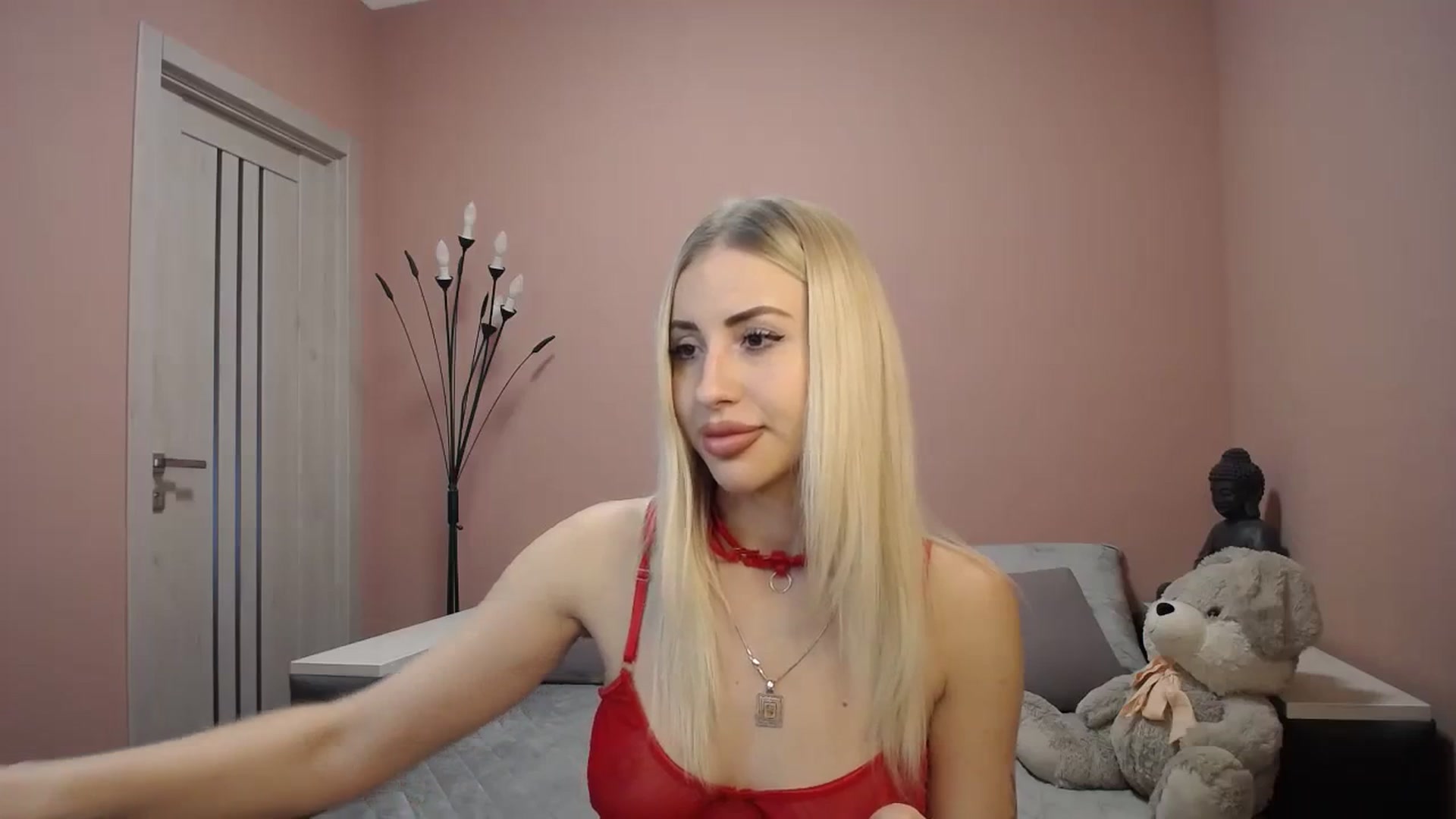 Gallery image thumbnail from KimKalash's myfreecams stream on, 12/20/2023, 09:30 image 10 of 20