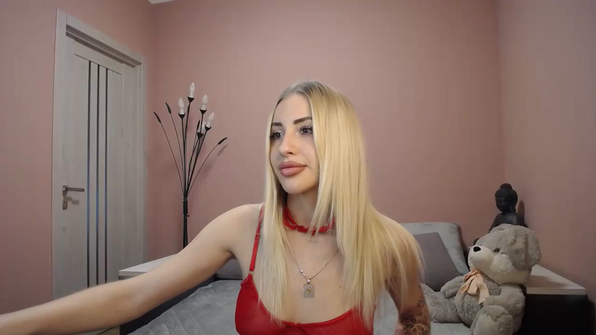 Gallery image thumbnail from KimKalash's myfreecams stream on, 12/20/2023, 09:30 image 11 of 20