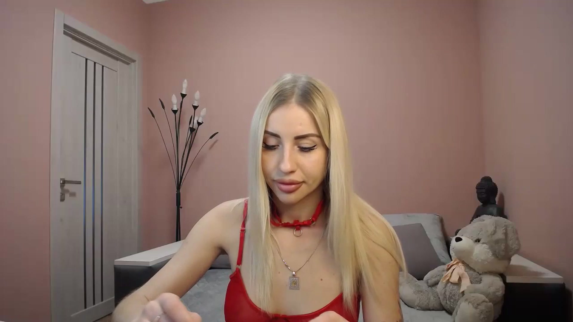 Gallery image thumbnail from KimKalash's myfreecams stream on, 12/20/2023, 09:30 image 16 of 20