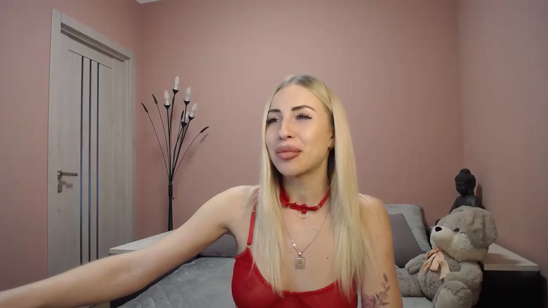 Gallery image thumbnail from KimKalash's myfreecams stream on, 12/20/2023, 09:30 image 3 of 20