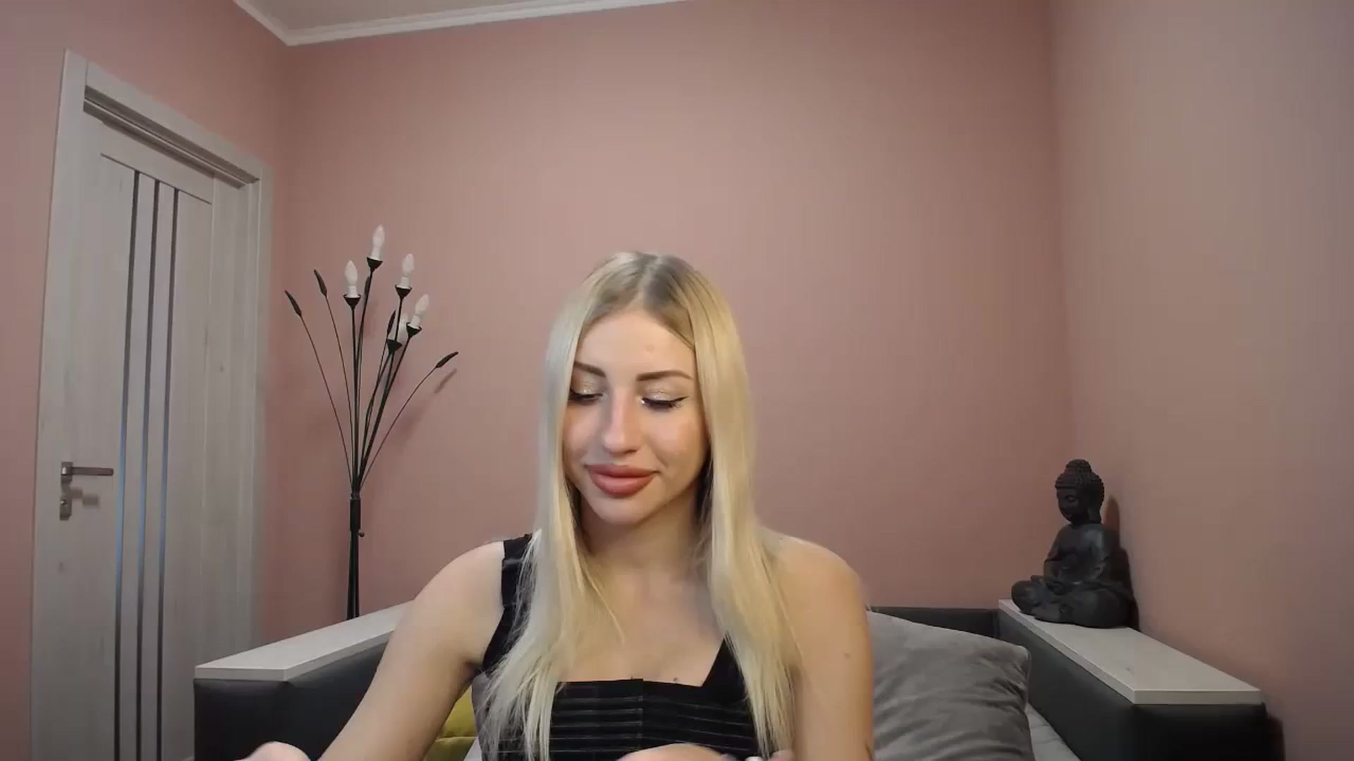 Gallery image thumbnail from KimKalash's myfreecams stream on, 12/24/2023, 10:18 image 7 of 20