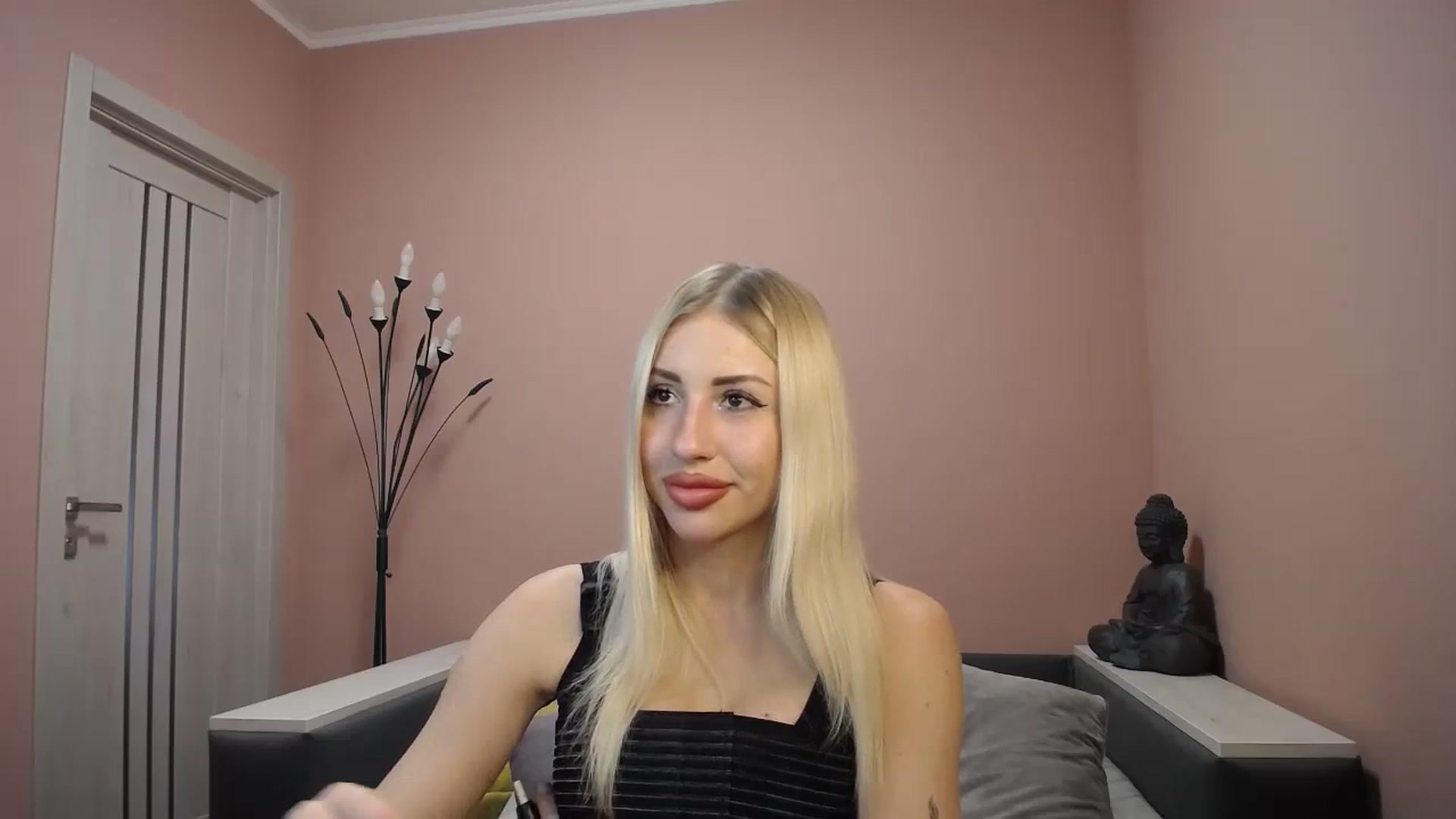 Gallery image thumbnail from KimKalash's myfreecams stream on, 12/24/2023, 10:18 image 19 of 20