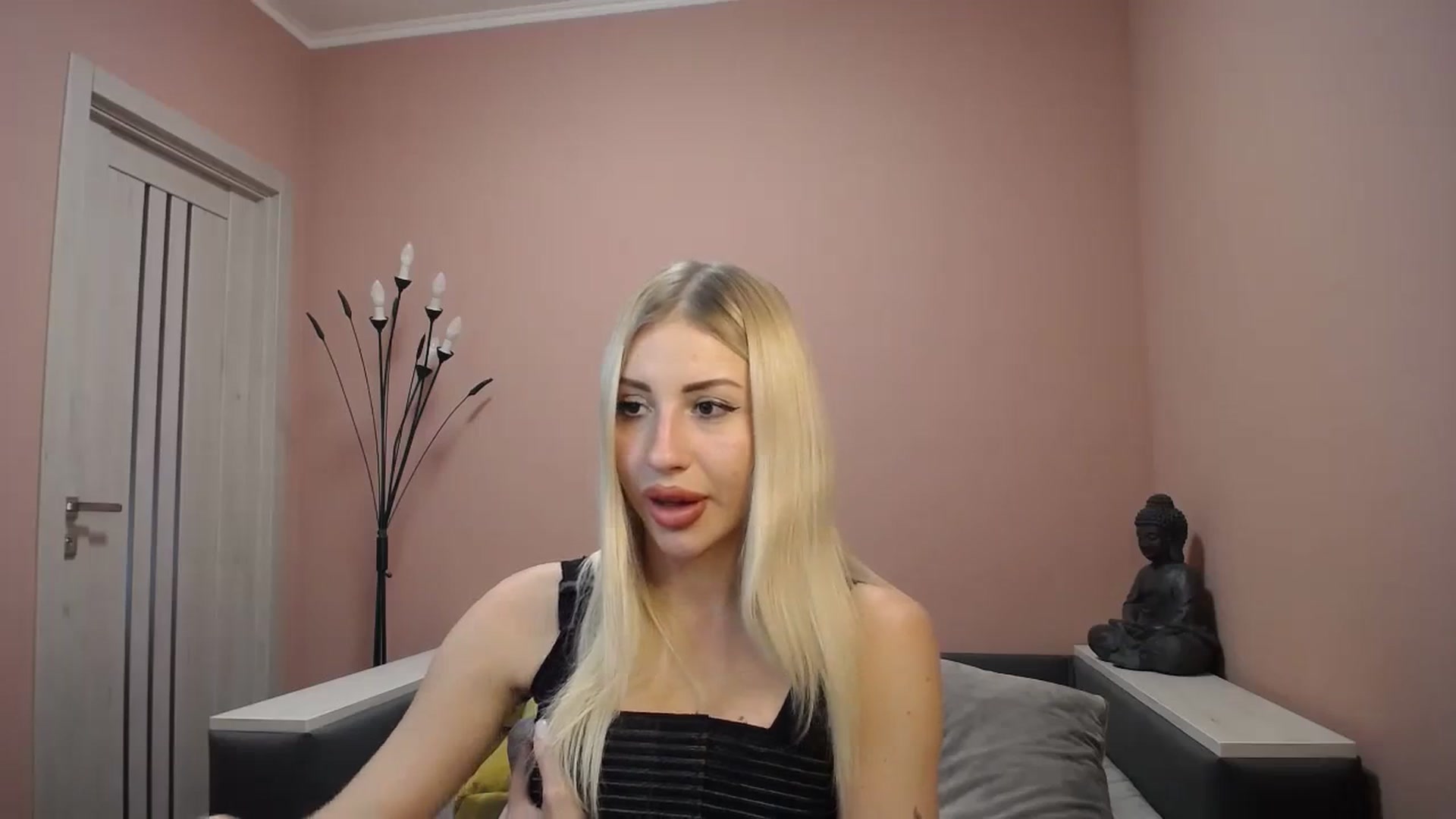 Gallery image thumbnail from KimKalash's myfreecams stream on, 12/24/2023, 10:18 image 16 of 20