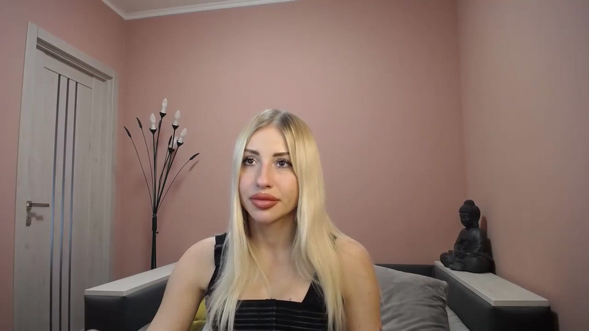 Gallery image thumbnail from KimKalash's myfreecams stream on, 12/24/2023, 10:18 image 9 of 20