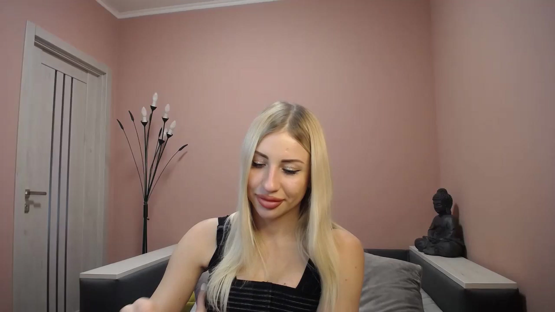 Gallery image thumbnail from KimKalash's myfreecams stream on, 12/24/2023, 10:18 image 15 of 20