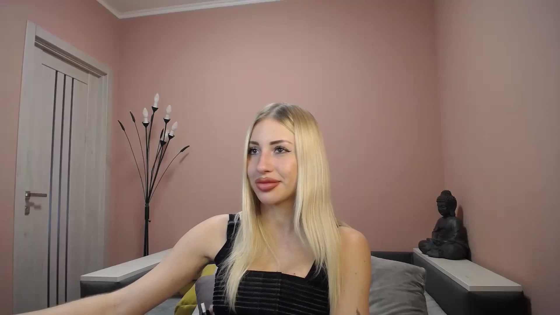 Gallery image thumbnail from KimKalash's myfreecams stream on, 12/24/2023, 10:18 image 17 of 20