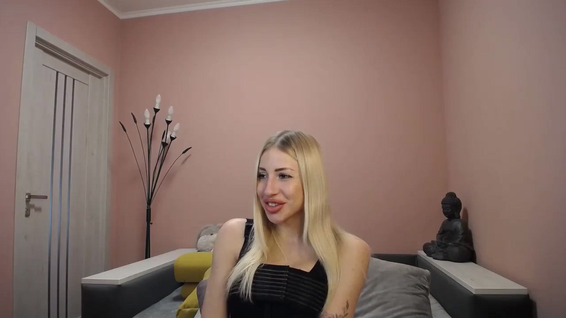 Gallery image thumbnail from KimKalash's myfreecams stream on, 12/24/2023, 10:18 image 4 of 20