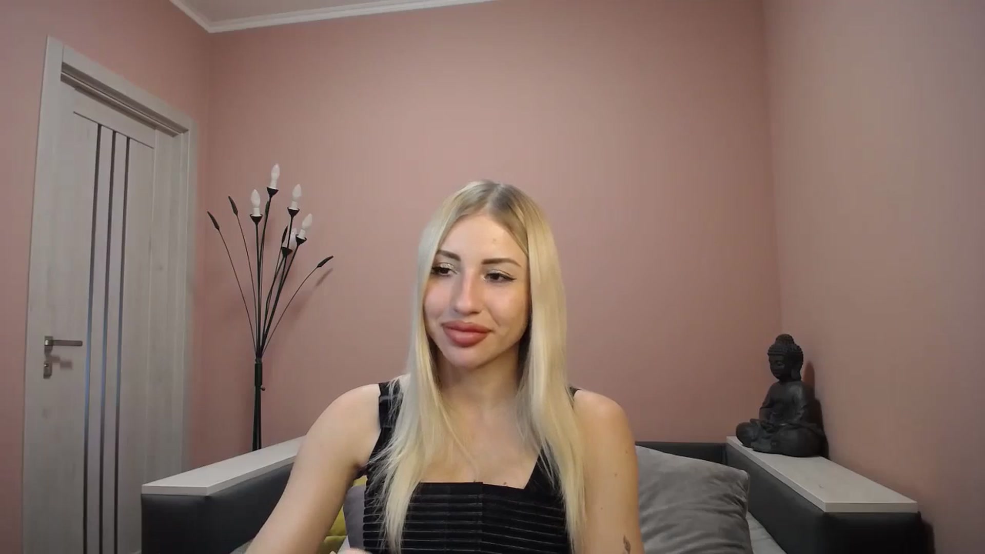Gallery image thumbnail from KimKalash's myfreecams stream on, 12/24/2023, 10:18 image 20 of 20