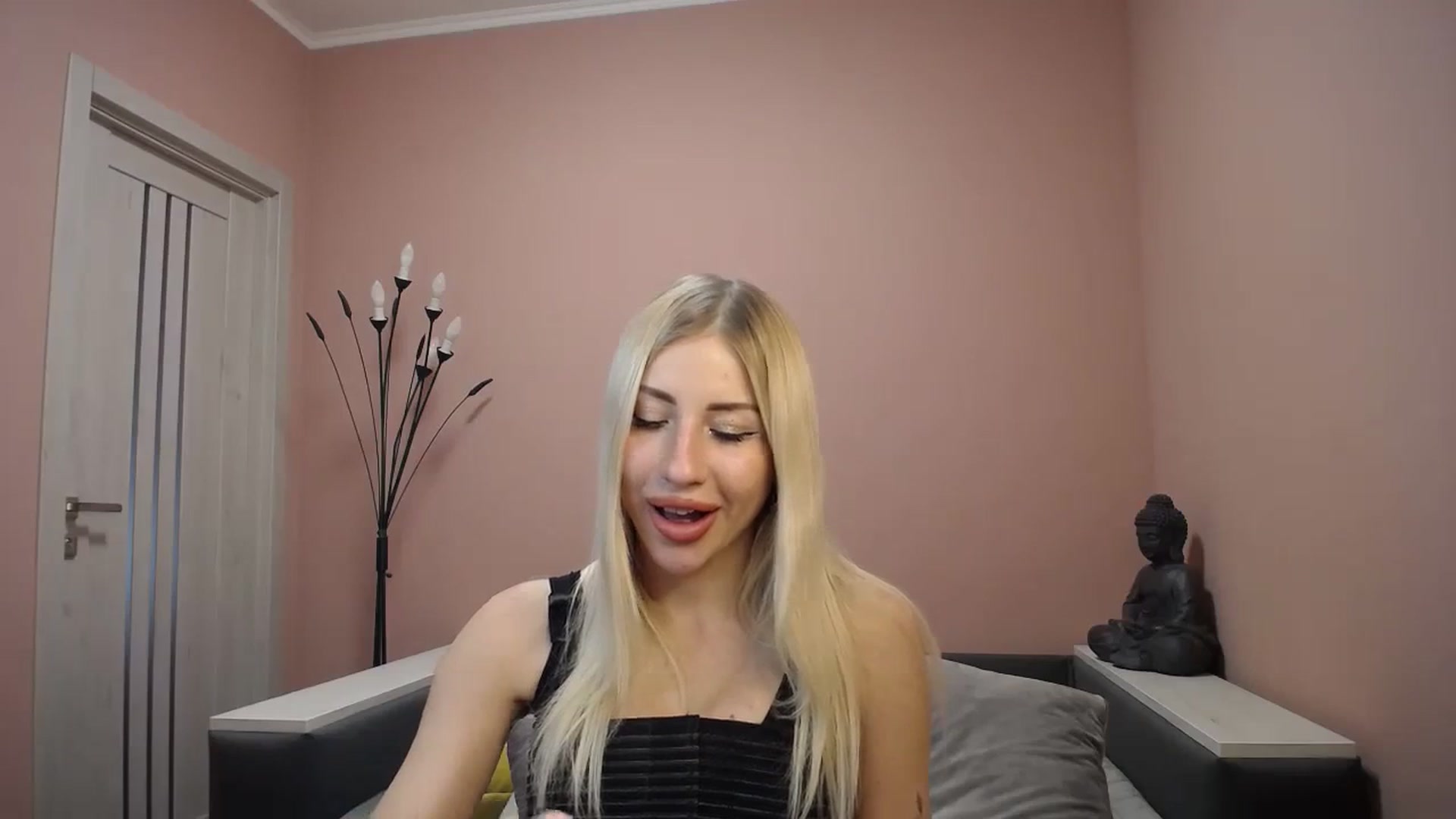 Gallery image thumbnail from KimKalash's myfreecams stream on, 12/24/2023, 10:18 image 8 of 20