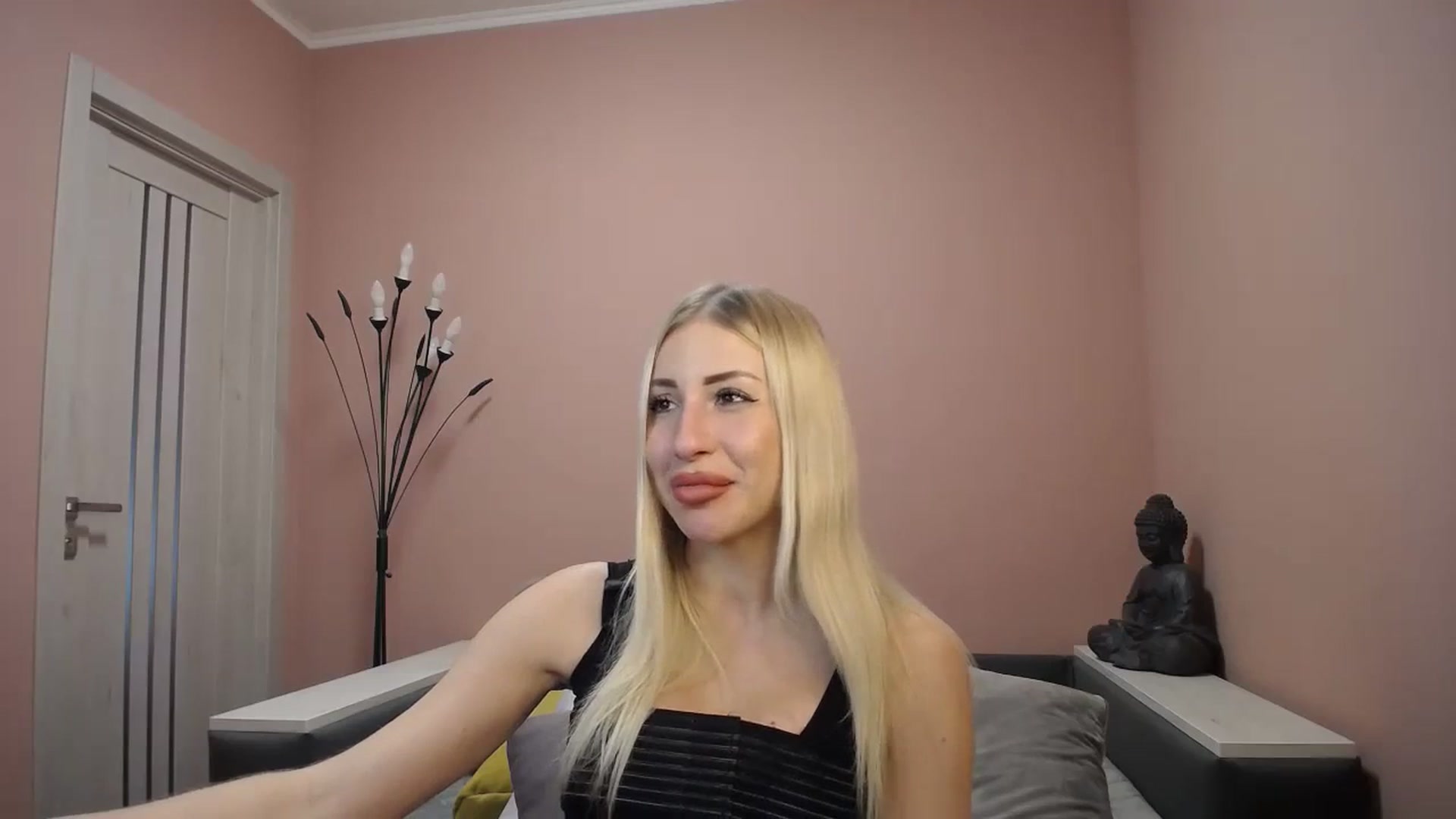 Gallery image thumbnail from KimKalash's myfreecams stream on, 12/24/2023, 10:18 image 5 of 20