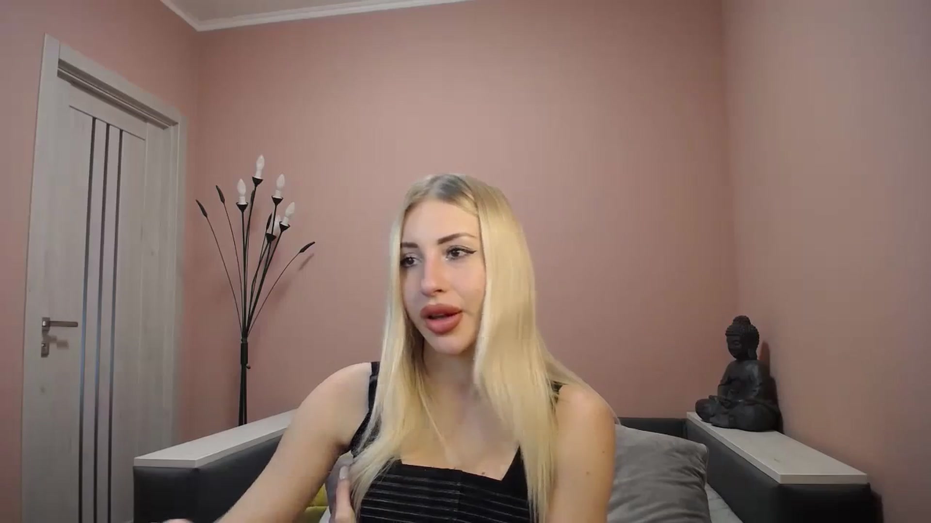 Gallery image thumbnail from KimKalash's myfreecams stream on, 12/24/2023, 10:18 image 12 of 20