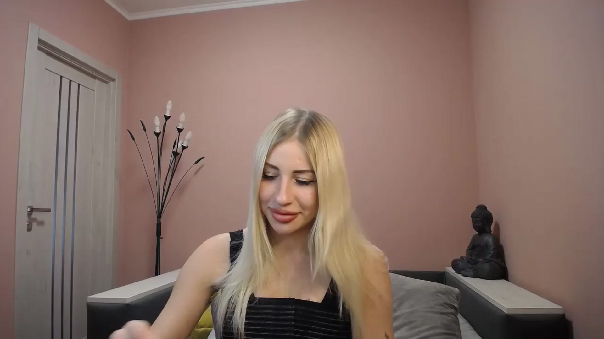 Gallery image thumbnail from KimKalash's myfreecams stream on, 12/24/2023, 10:18 image 1 of 20