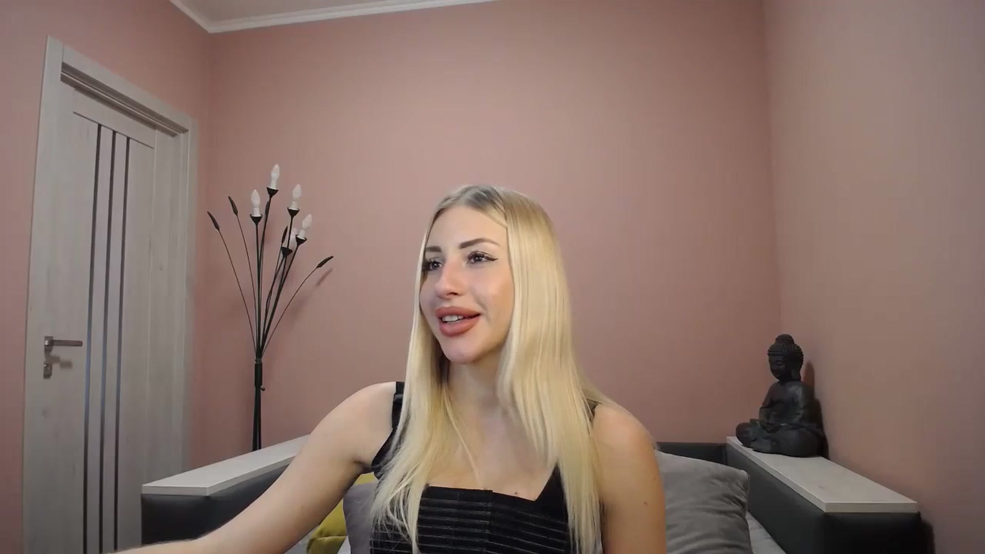 Gallery image thumbnail from KimKalash's myfreecams stream on, 12/24/2023, 10:18 image 13 of 20