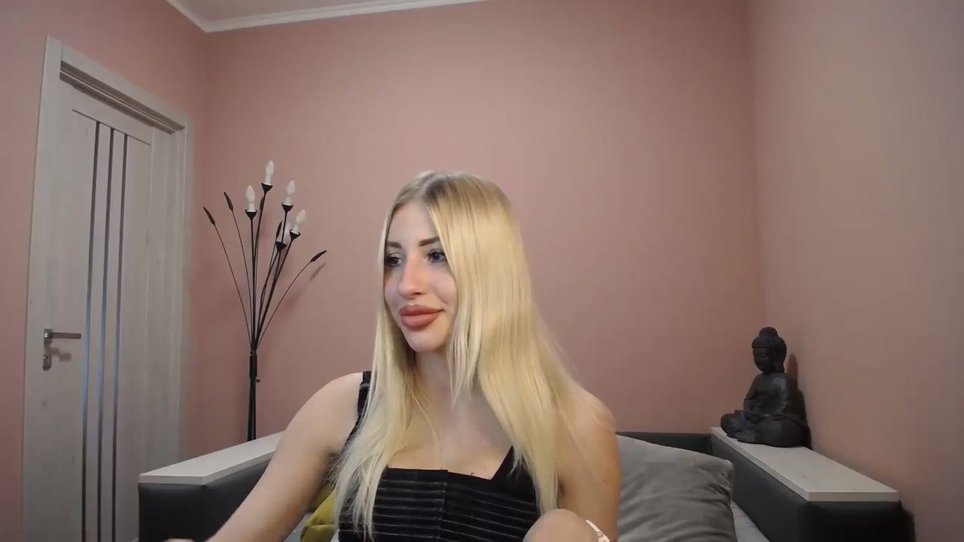Gallery image thumbnail from KimKalash's myfreecams stream on, 12/24/2023, 10:18 image 2 of 20
