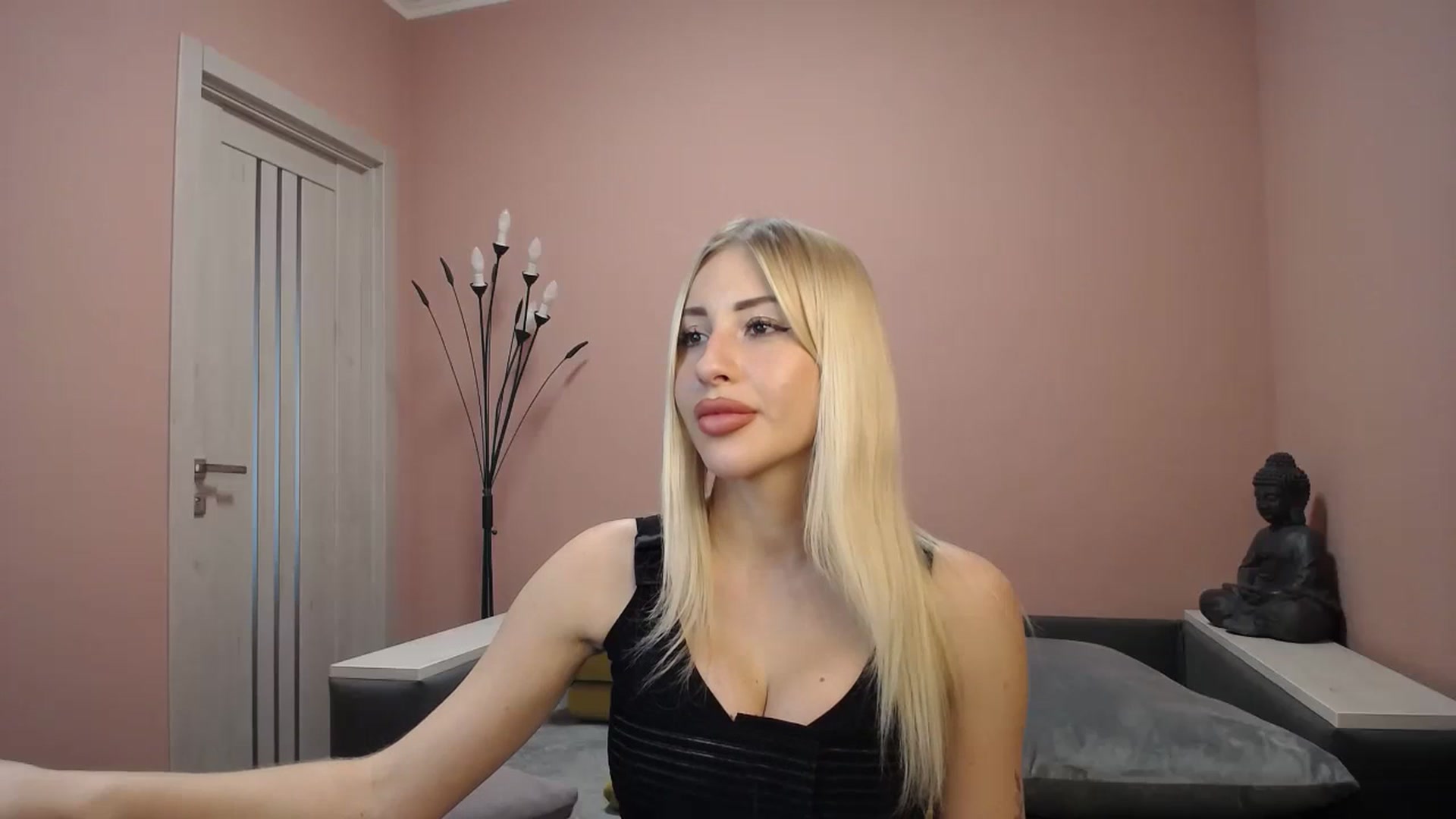 Gallery image thumbnail from KimKalash's myfreecams stream on, 12/24/2023, 11:22 image 7 of 20