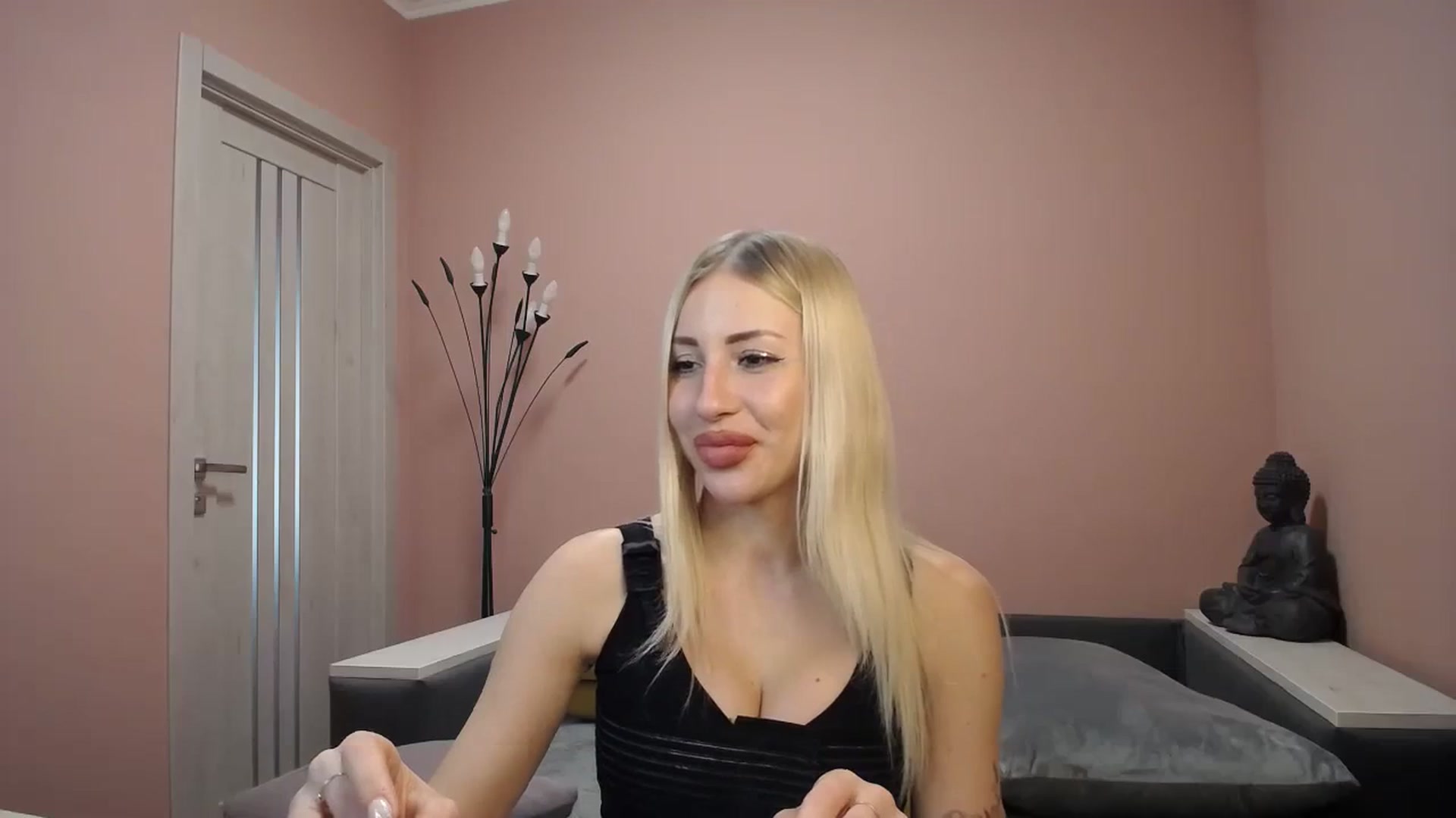 Gallery image thumbnail from KimKalash's myfreecams stream on, 12/24/2023, 11:22 image 10 of 20