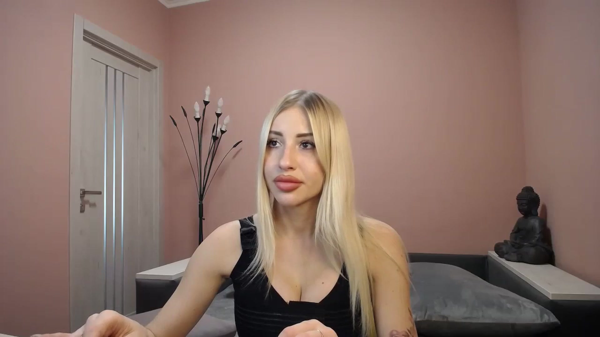 Gallery image thumbnail from KimKalash's myfreecams stream on, 12/24/2023, 11:22 image 11 of 20