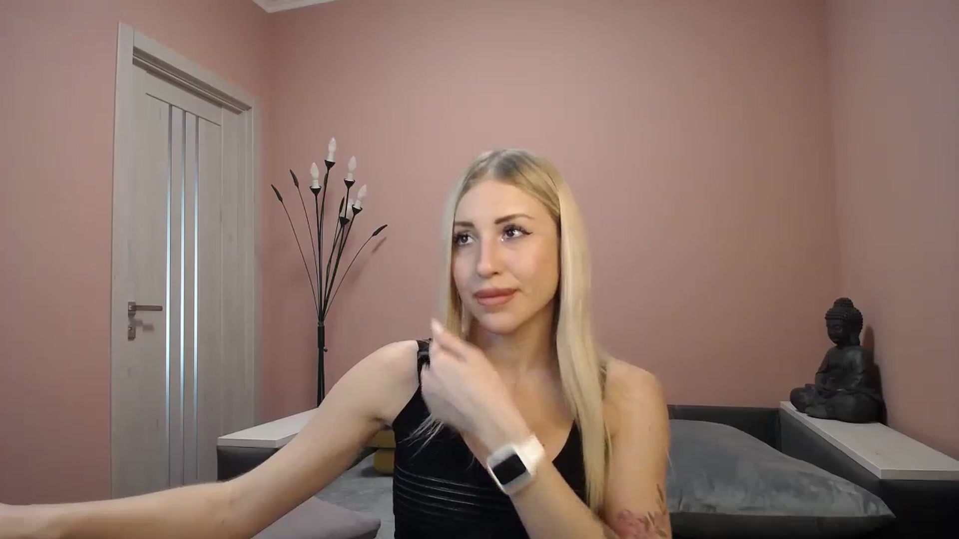 Gallery image thumbnail from KimKalash's myfreecams stream on, 12/24/2023, 11:22 image 12 of 20
