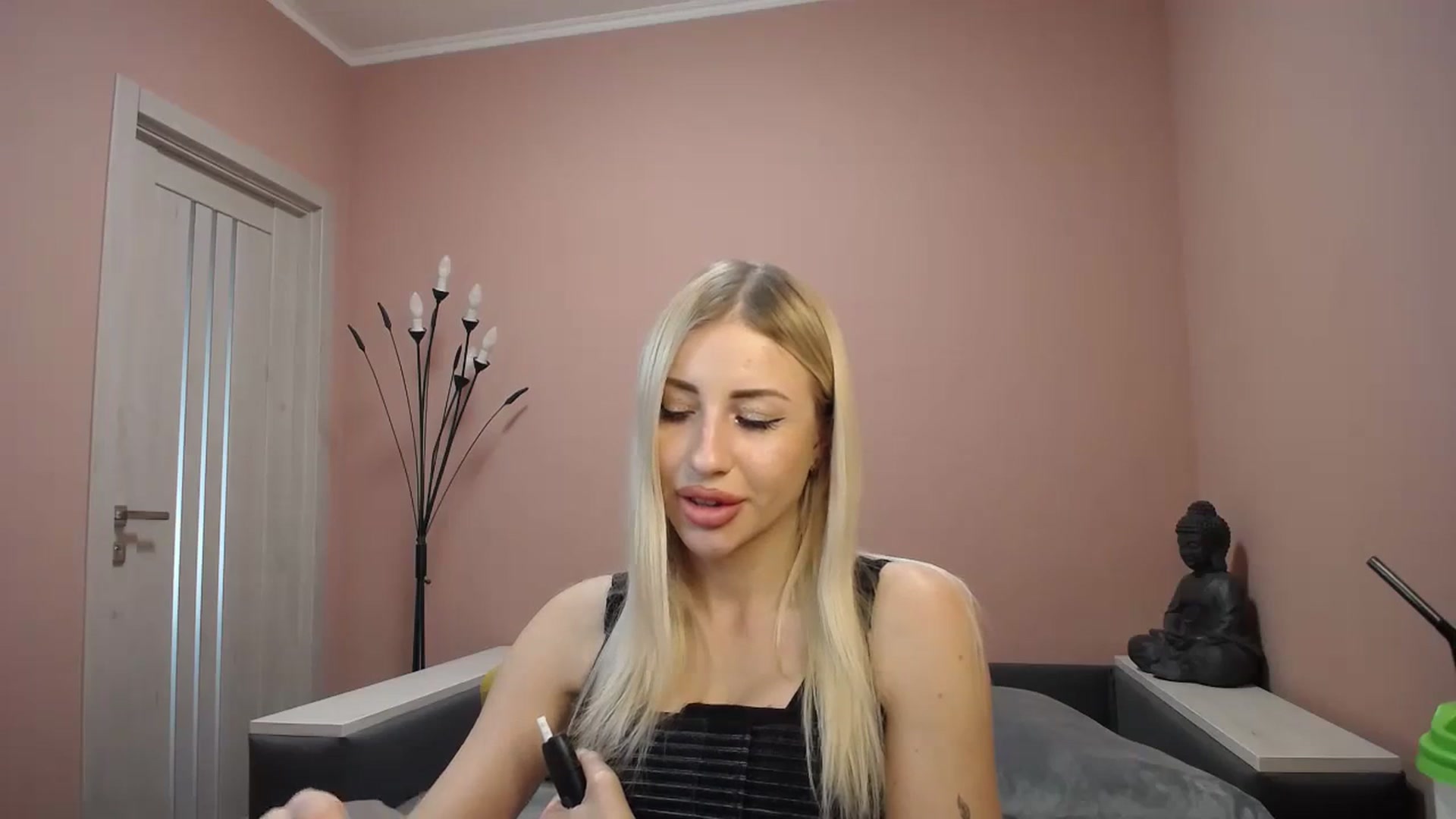 Gallery image thumbnail from KimKalash's myfreecams stream on, 12/24/2023, 11:22 image 20 of 20
