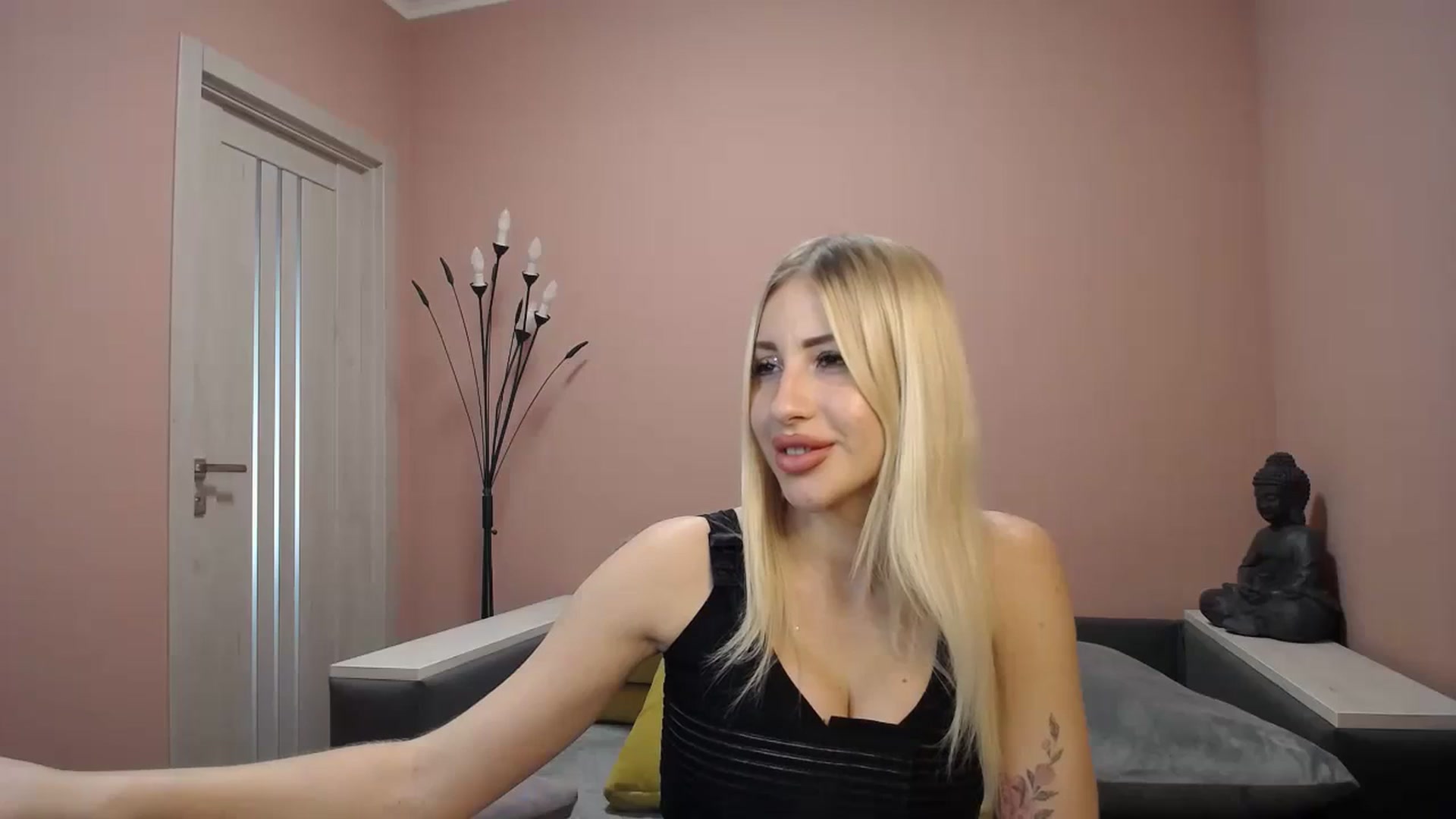 Gallery image thumbnail from KimKalash's myfreecams stream on, 12/24/2023, 11:22 image 16 of 20