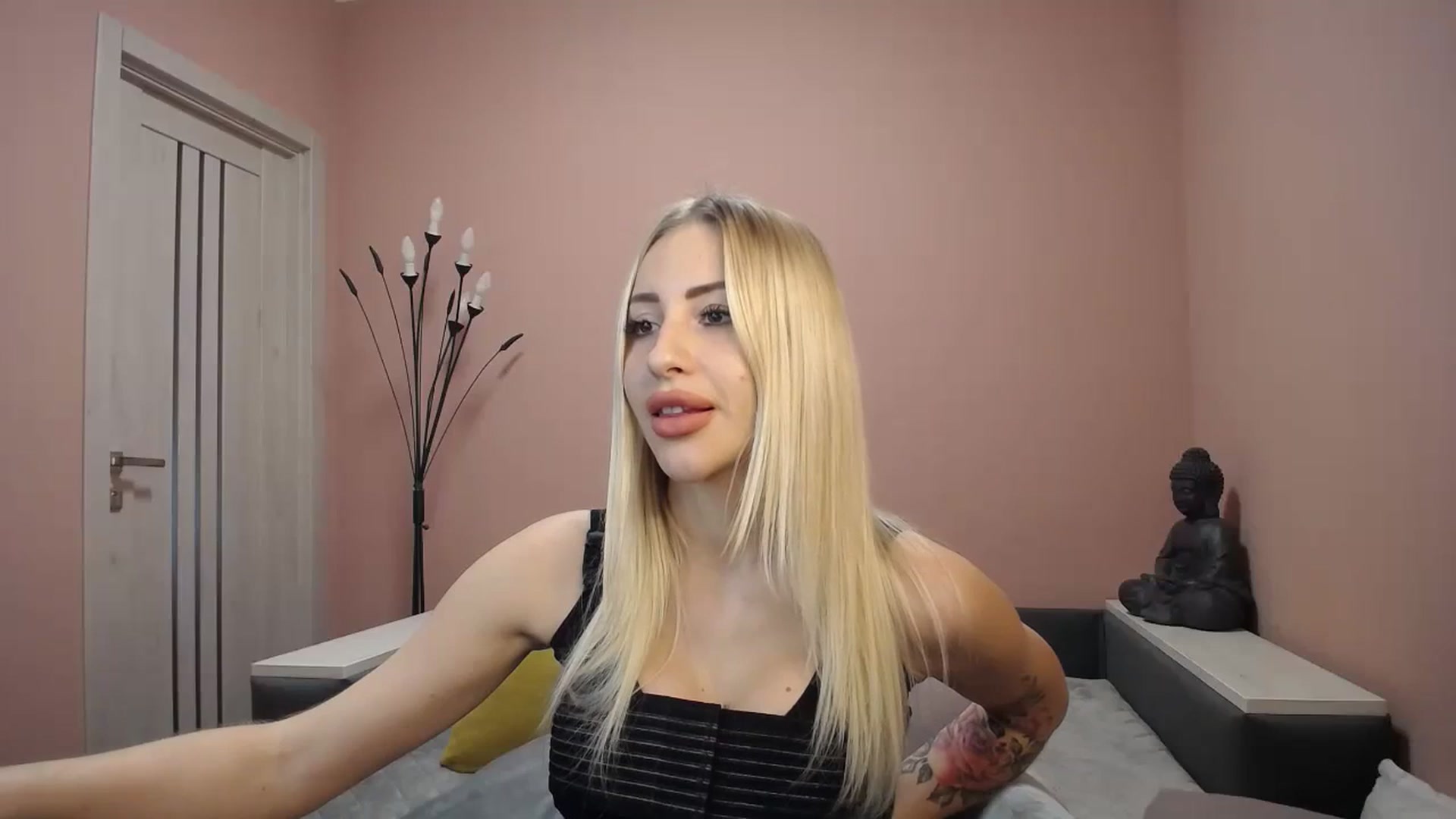 Gallery image thumbnail from KimKalash's myfreecams stream on, 12/25/2023, 09:51 image 3 of 20