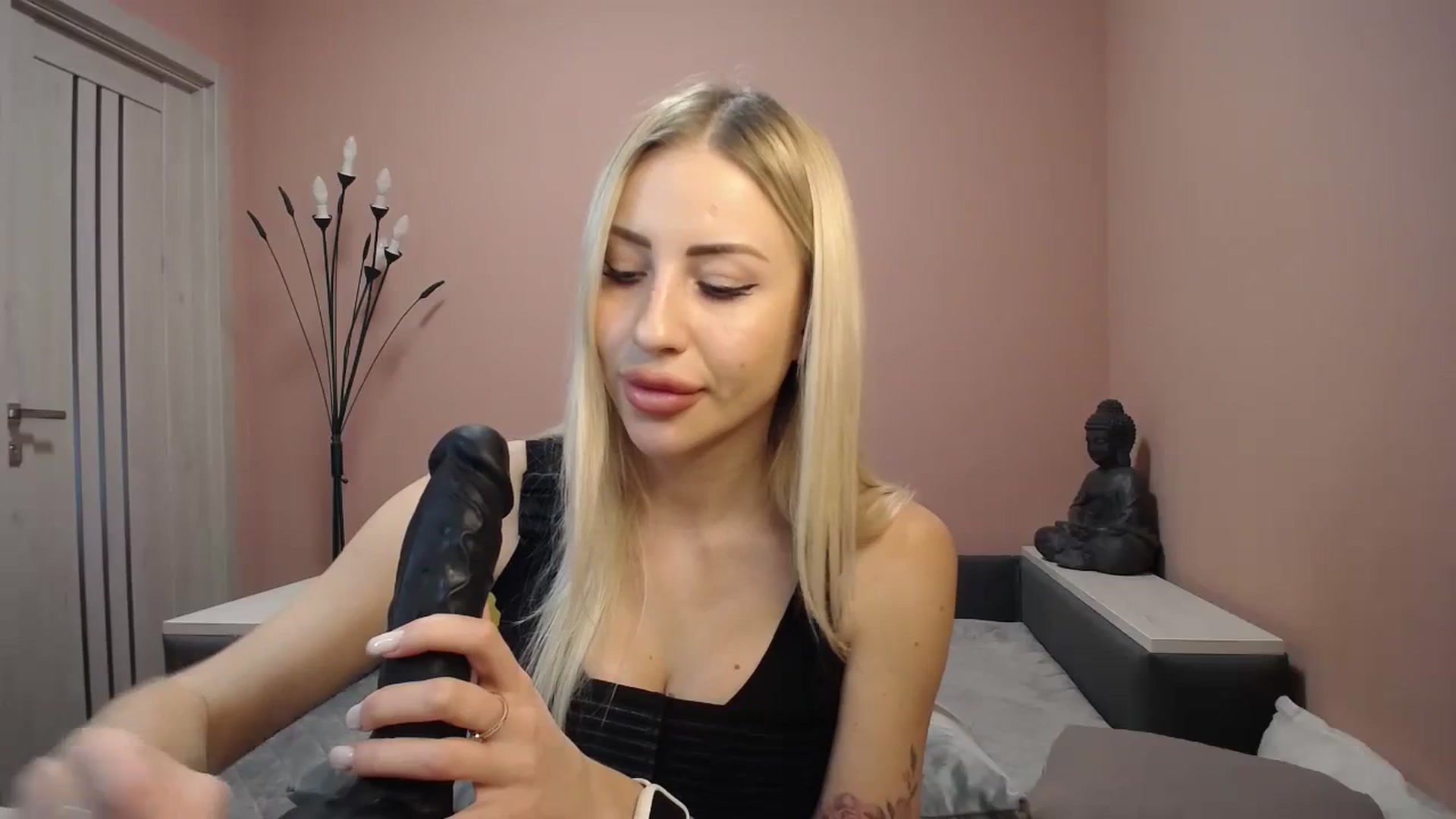 Gallery image thumbnail from KimKalash's myfreecams stream on, 12/25/2023, 09:51 image 16 of 20