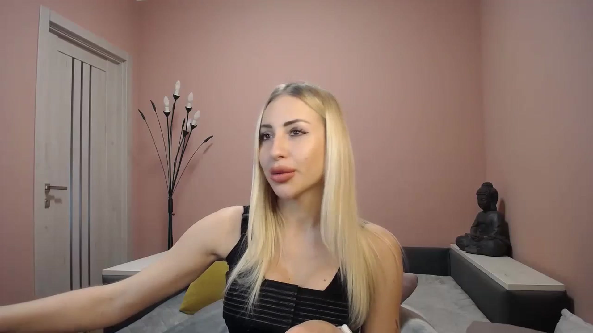 Gallery image thumbnail from KimKalash's myfreecams stream on, 12/25/2023, 09:51 image 4 of 20