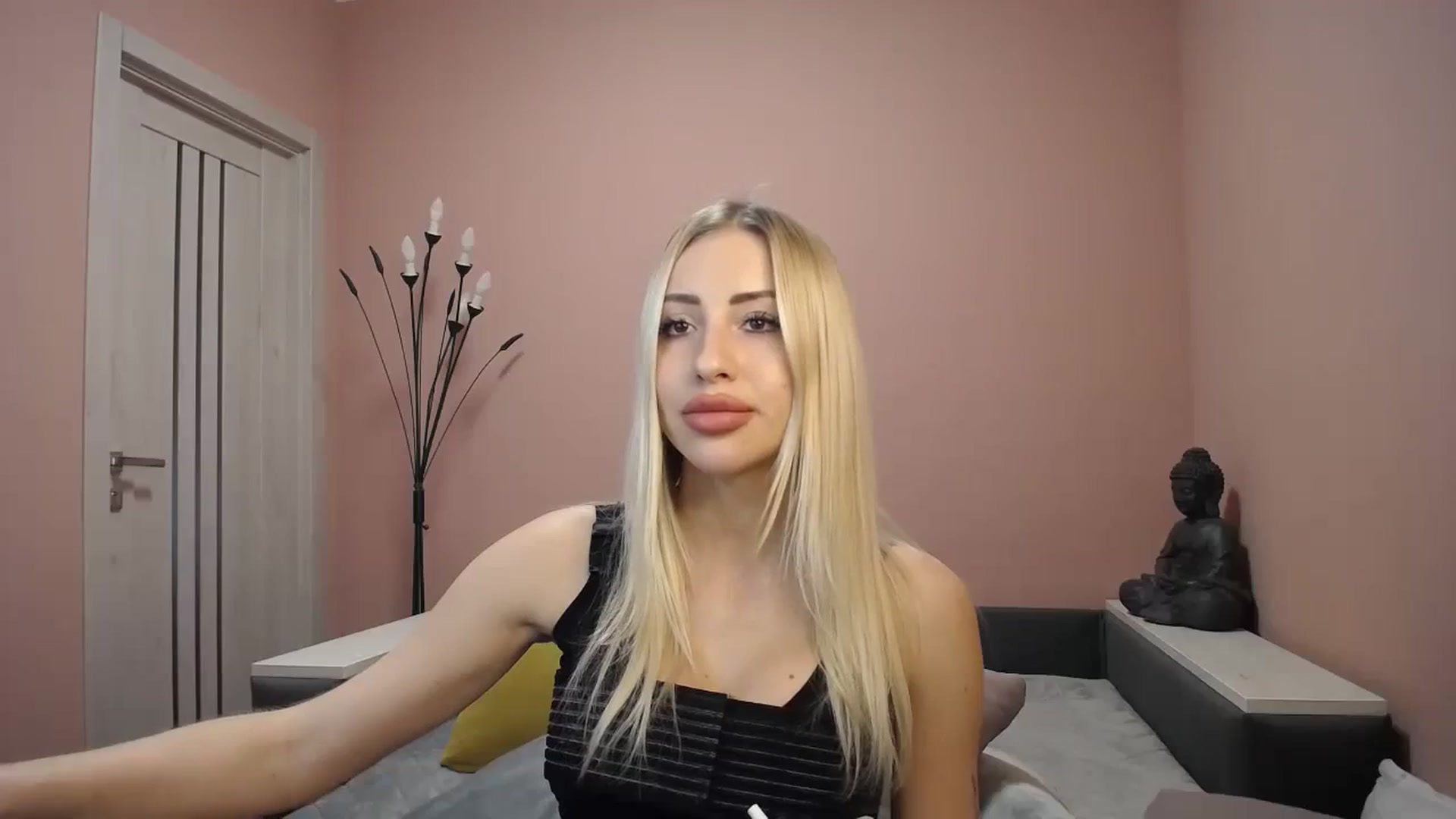 Gallery image thumbnail from KimKalash's myfreecams stream on, 12/25/2023, 09:51 image 9 of 20