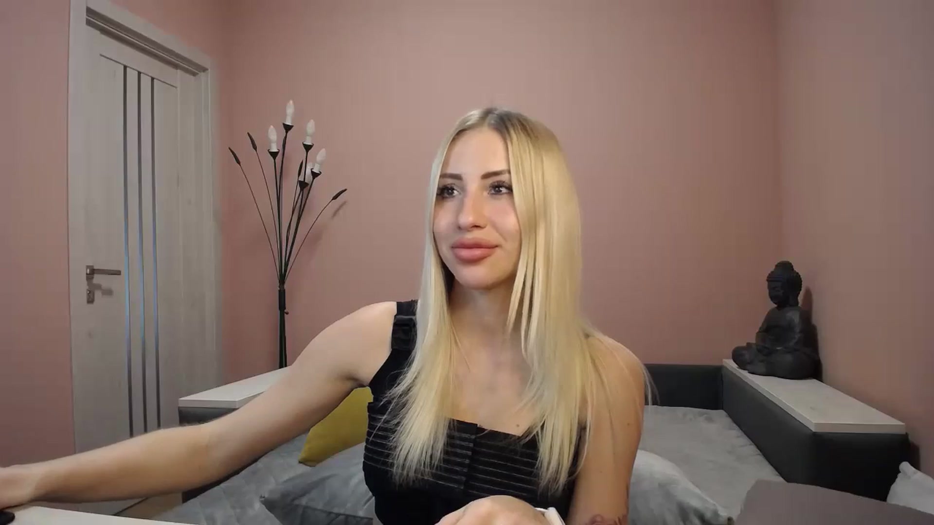 Gallery image thumbnail from KimKalash's myfreecams stream on, 12/25/2023, 10:15 image 4 of 20