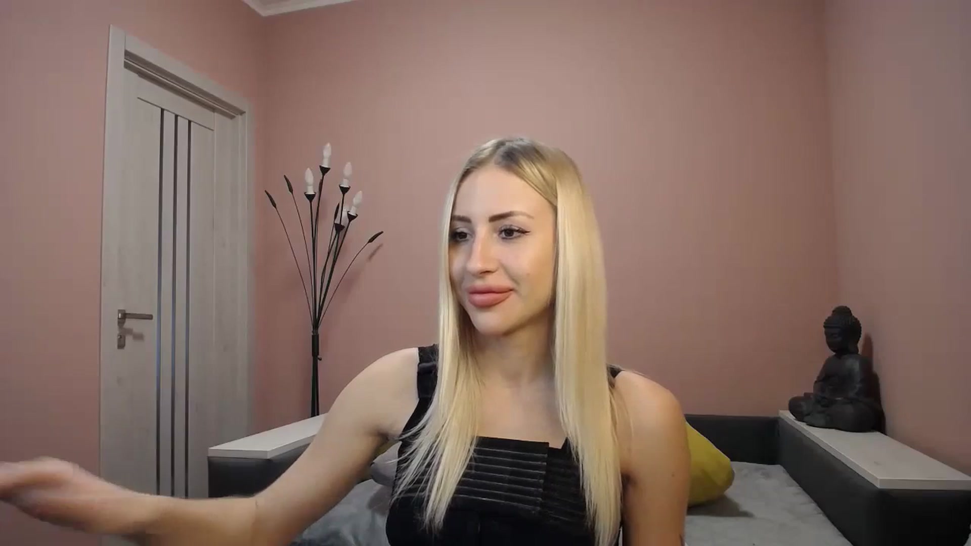 Gallery image thumbnail from KimKalash's myfreecams stream on, 12/25/2023, 12:38 image 16 of 20