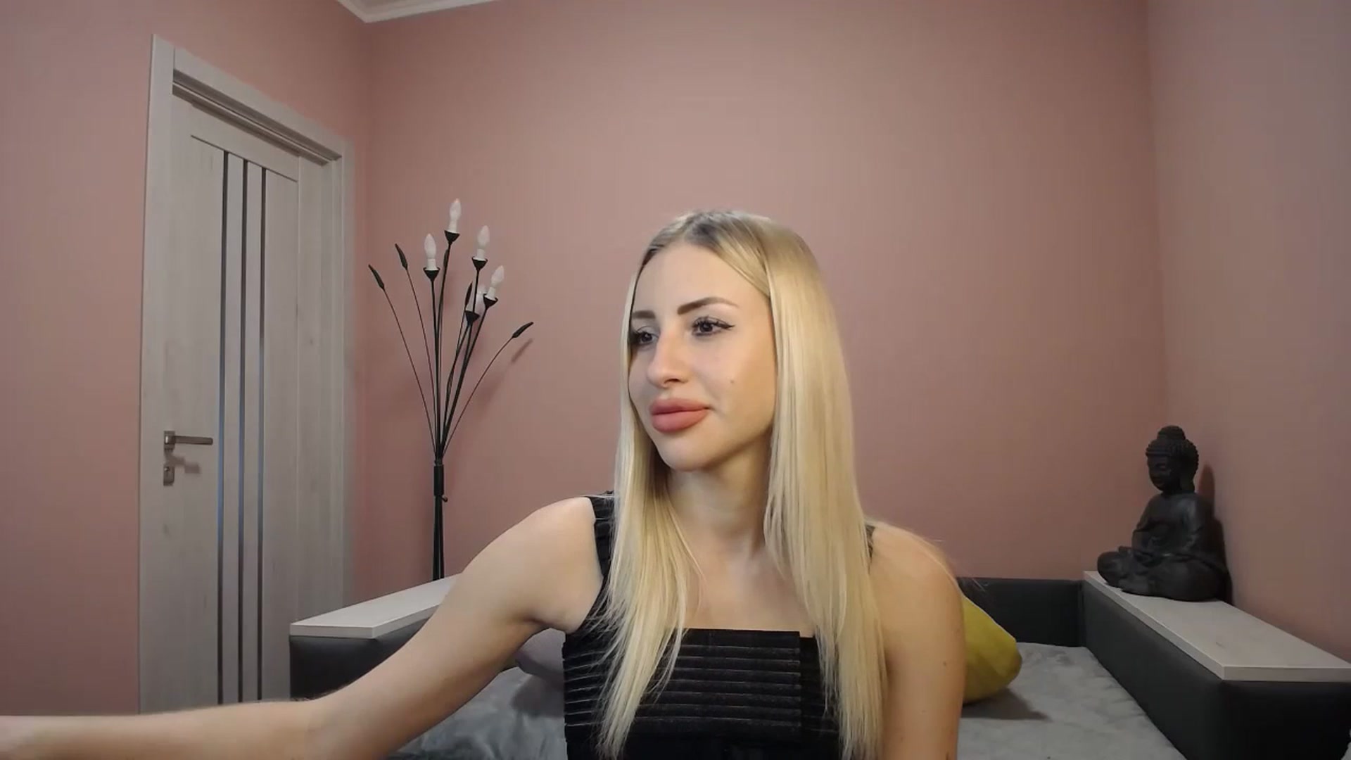 Gallery image thumbnail from KimKalash's myfreecams stream on, 12/25/2023, 12:38 image 3 of 20