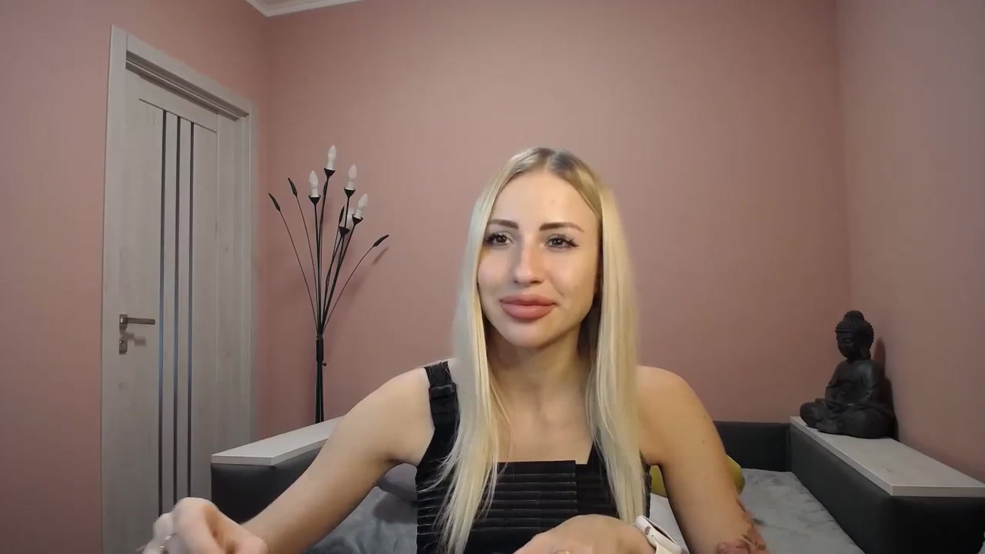 Gallery image thumbnail from KimKalash's myfreecams stream on, 12/25/2023, 12:38 image 7 of 20