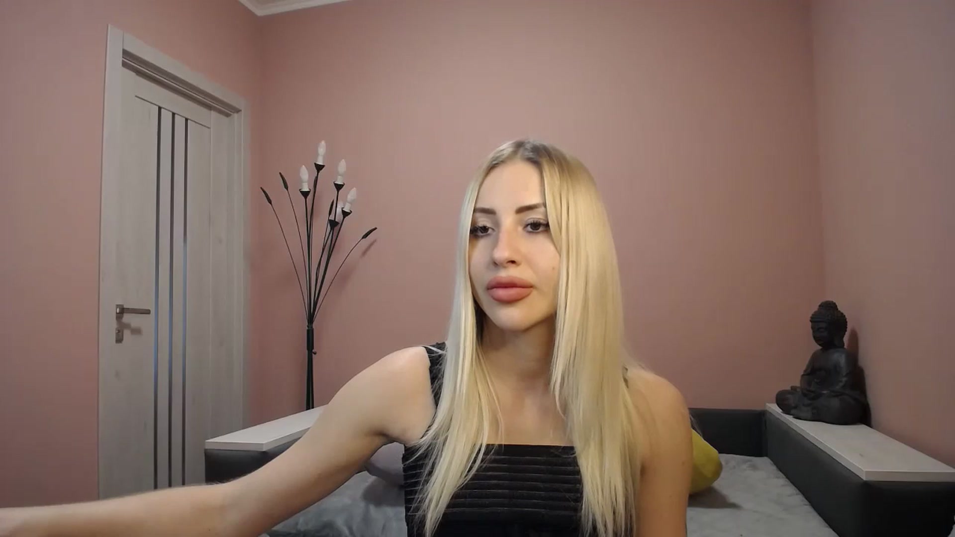 Gallery image thumbnail from KimKalash's myfreecams stream on, 12/25/2023, 12:38 image 2 of 20