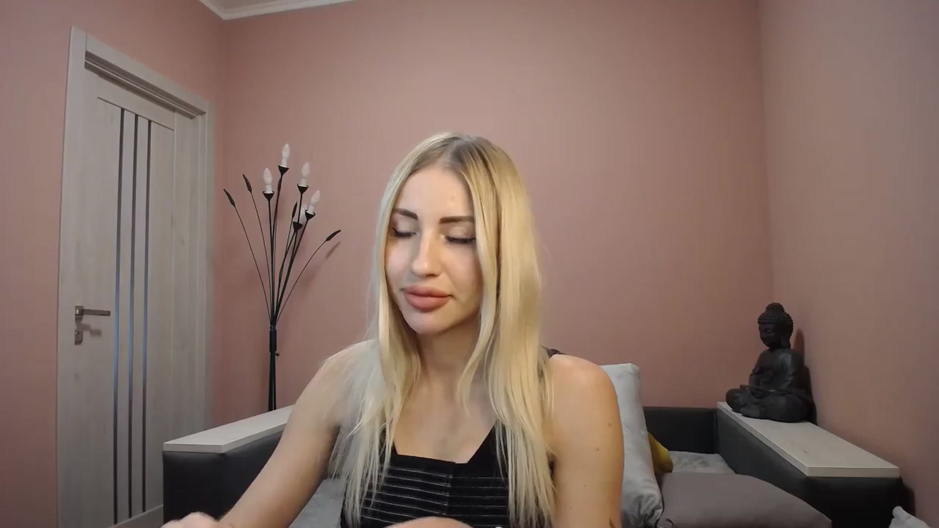 Gallery image thumbnail from KimKalash's myfreecams stream on, 12/26/2023, 10:01 image 13 of 20
