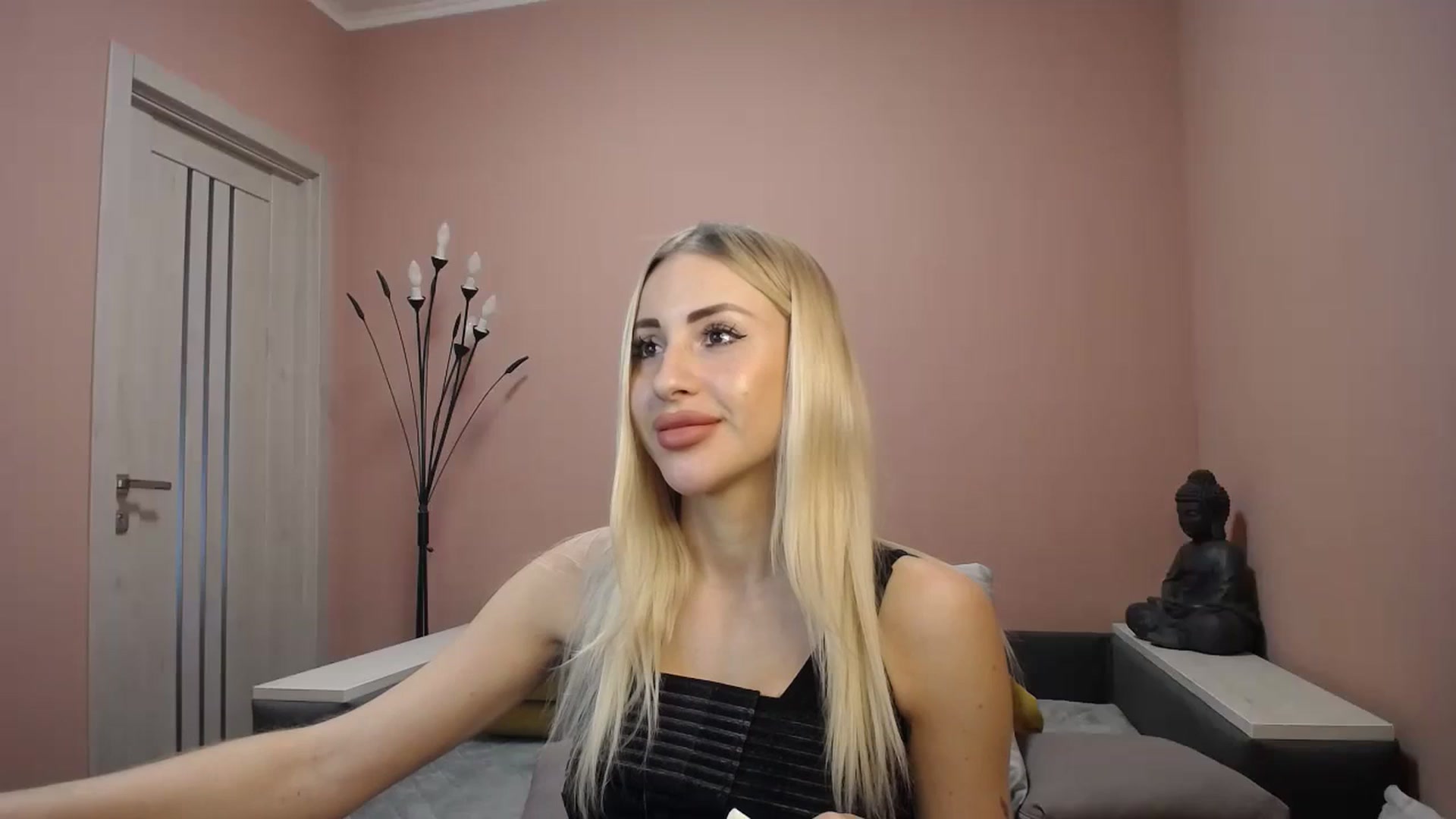 Gallery image thumbnail from KimKalash's myfreecams stream on, 12/26/2023, 10:01 image 15 of 20